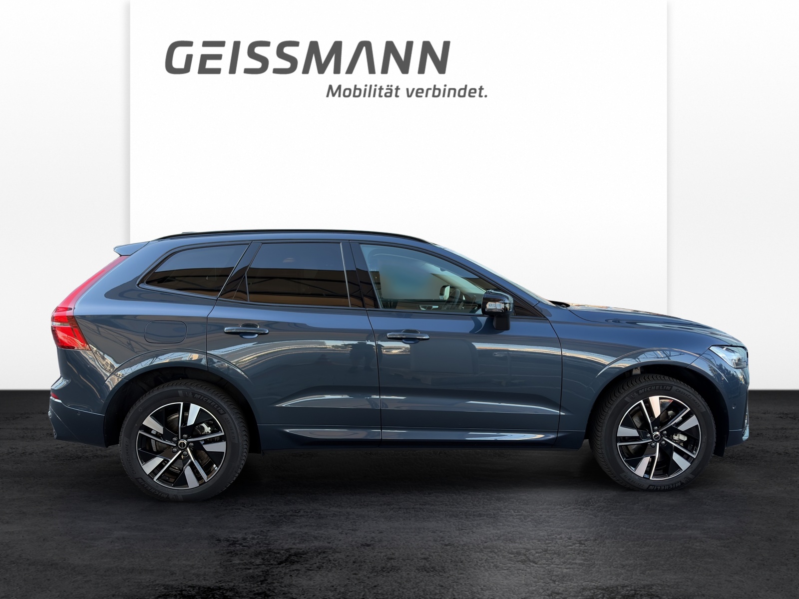 VOLVO XC60 2.0 T6 TE Plus Dark eAWD-image-3