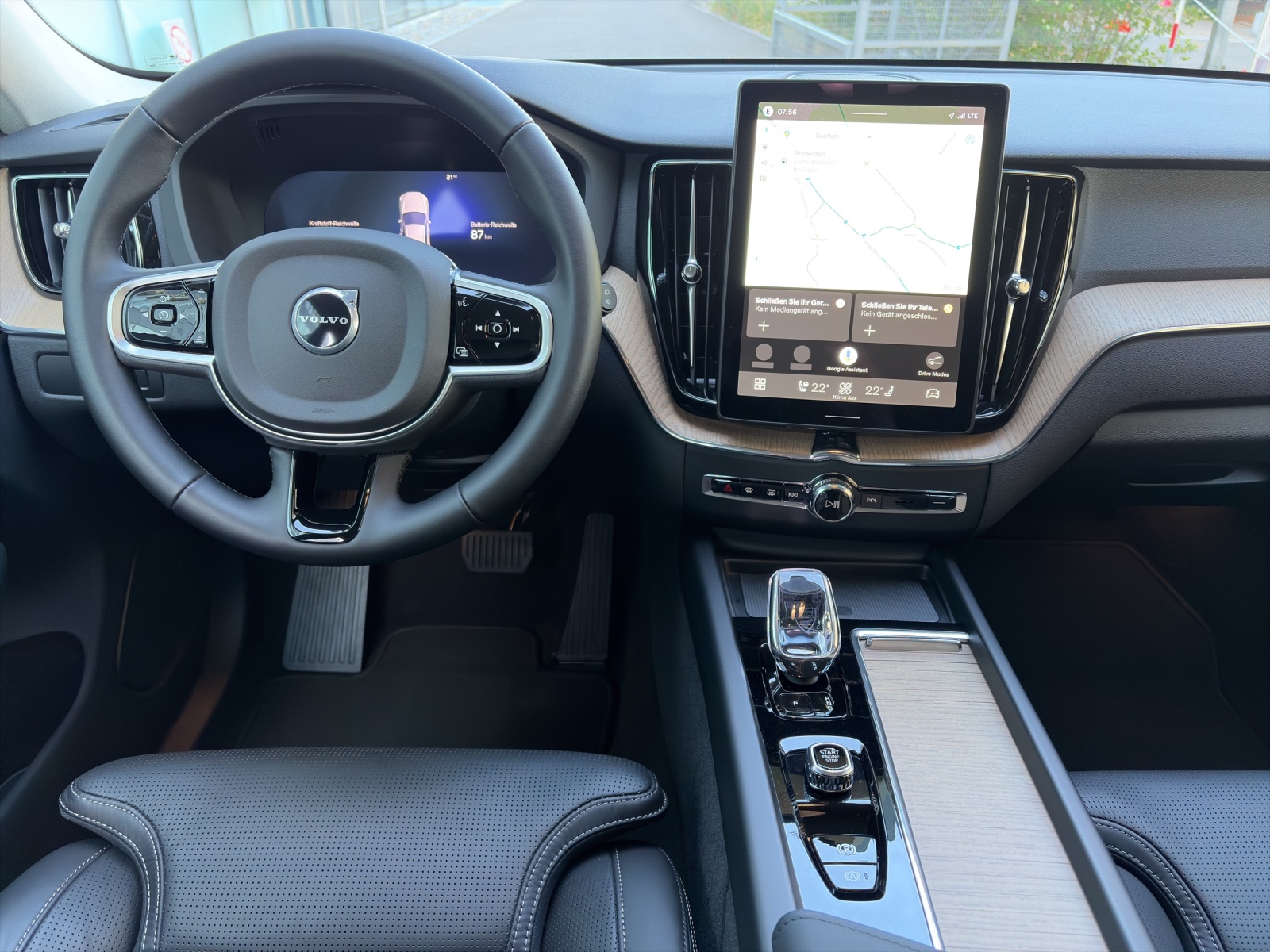 VOLVO XC60 2.0 T6 TE Plus Dark eAWD-image-9