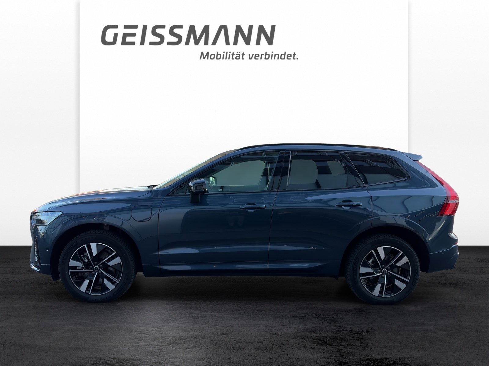 VOLVO XC60 2.0 T6 TE Plus Dark eAWD-image-2