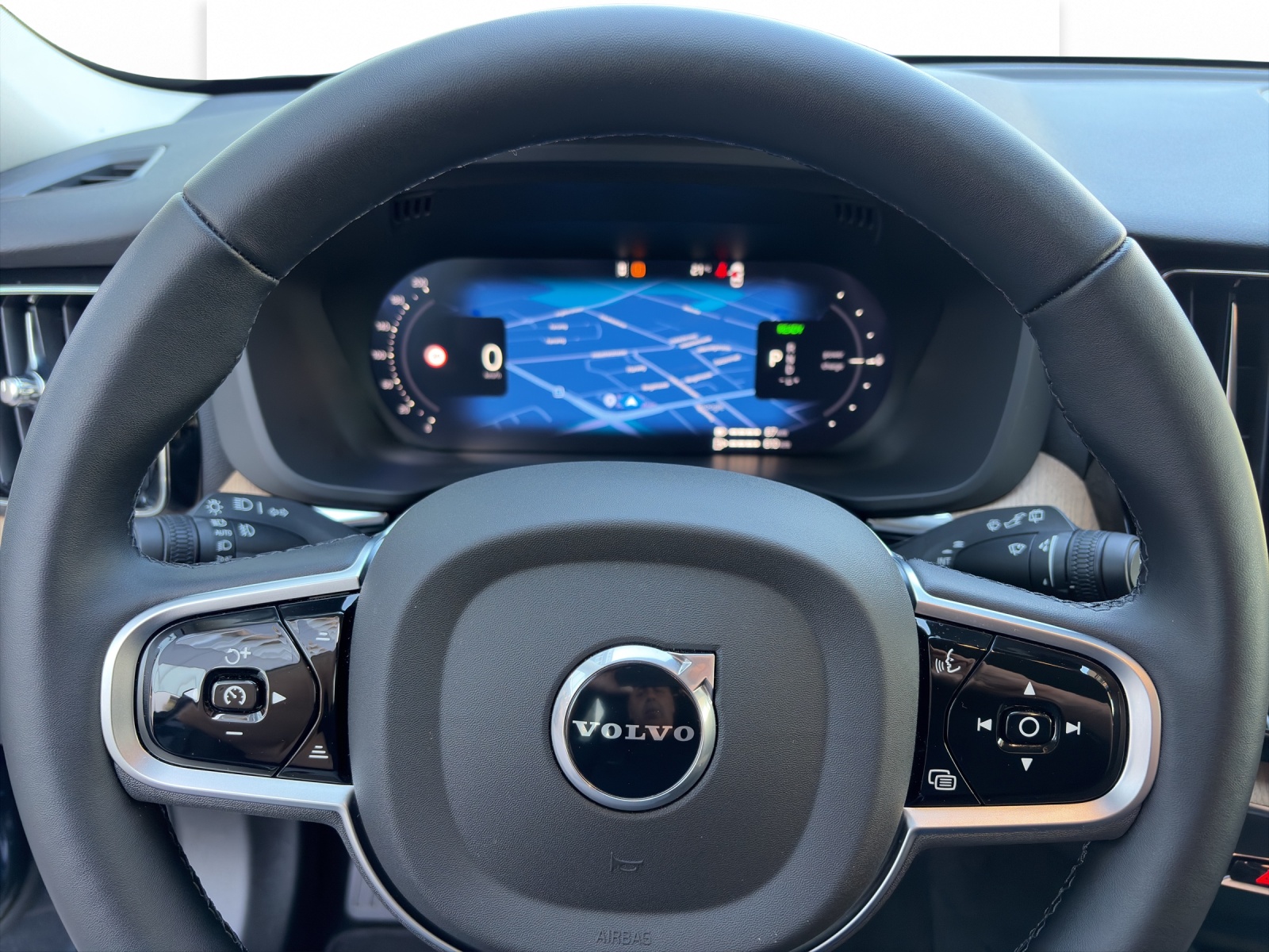 VOLVO XC60 2.0 T6 TE Plus Dark eAWD-image-12