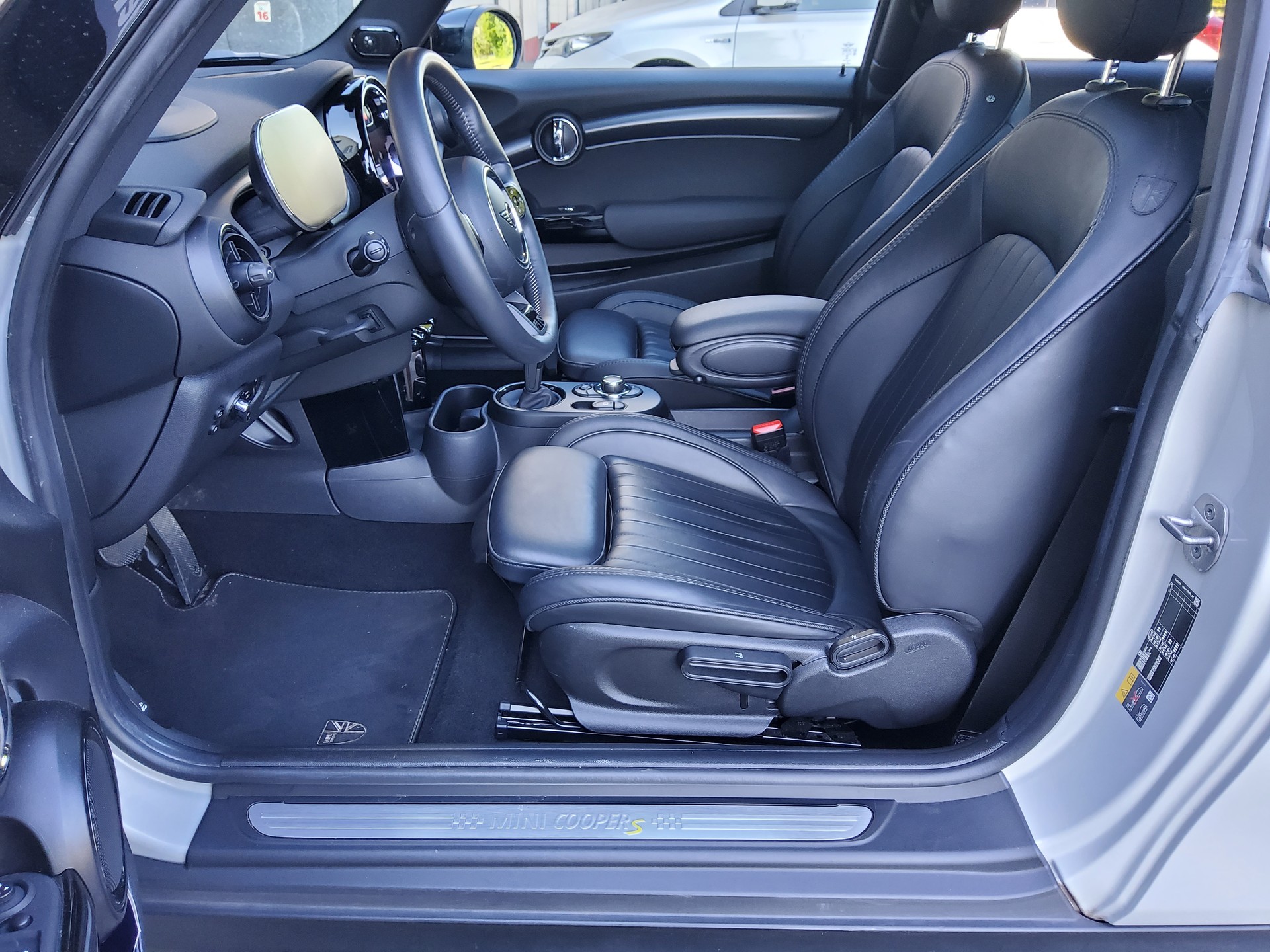 MINI Cooper SE-image-6
