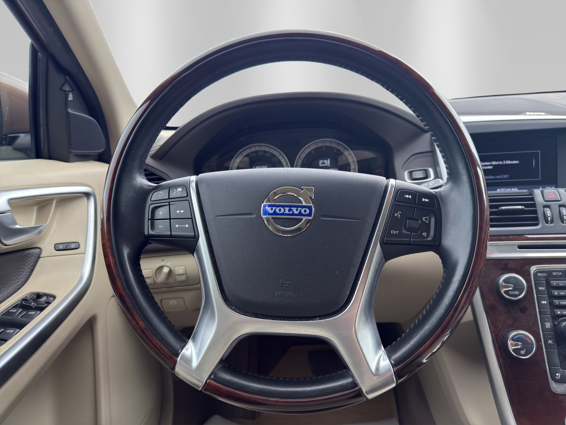 VOLVO XC60 T6 AWD Summum Geartronic-image-9