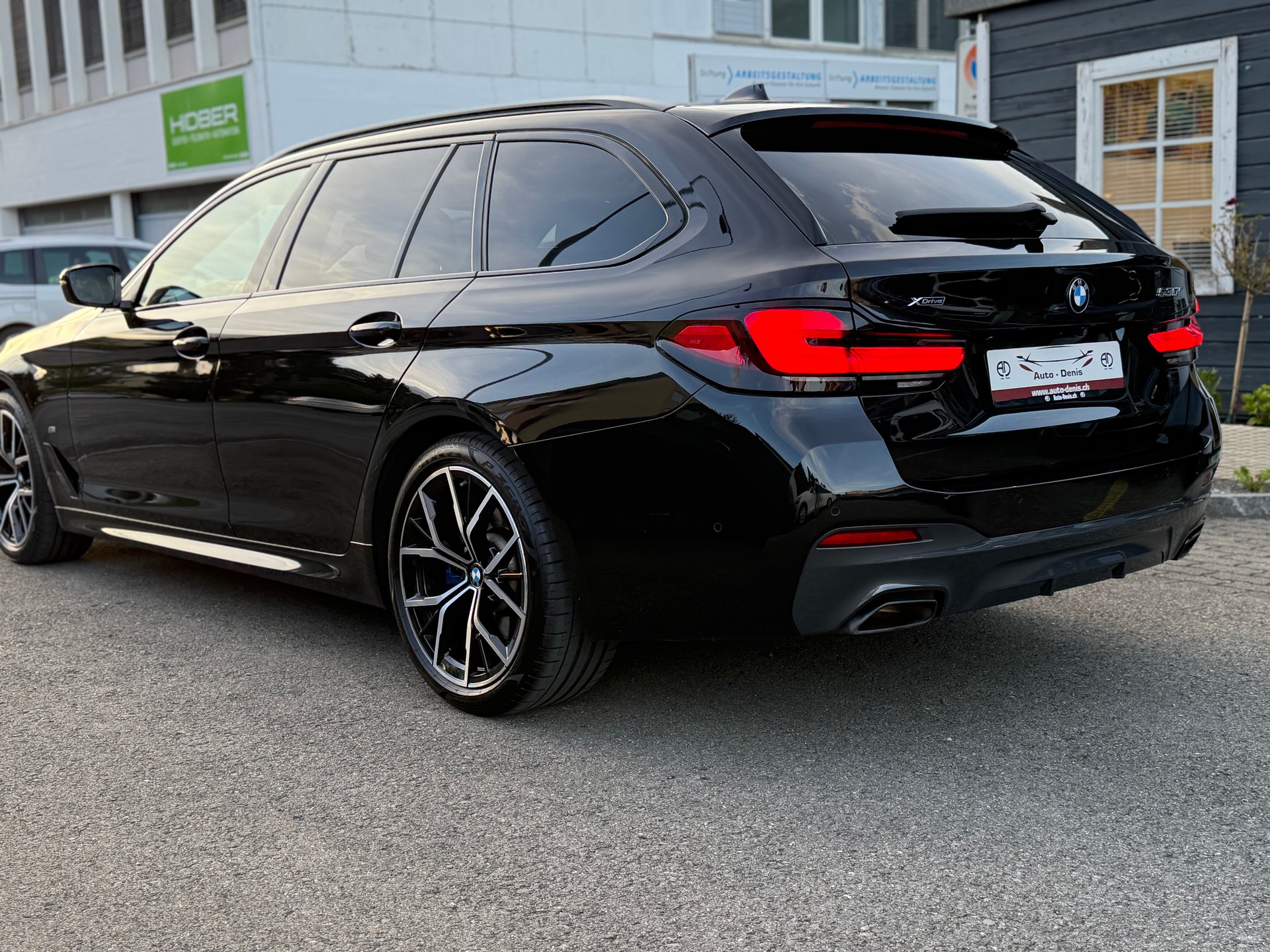 BMW 530i xDrive SAG Touring-image-8
