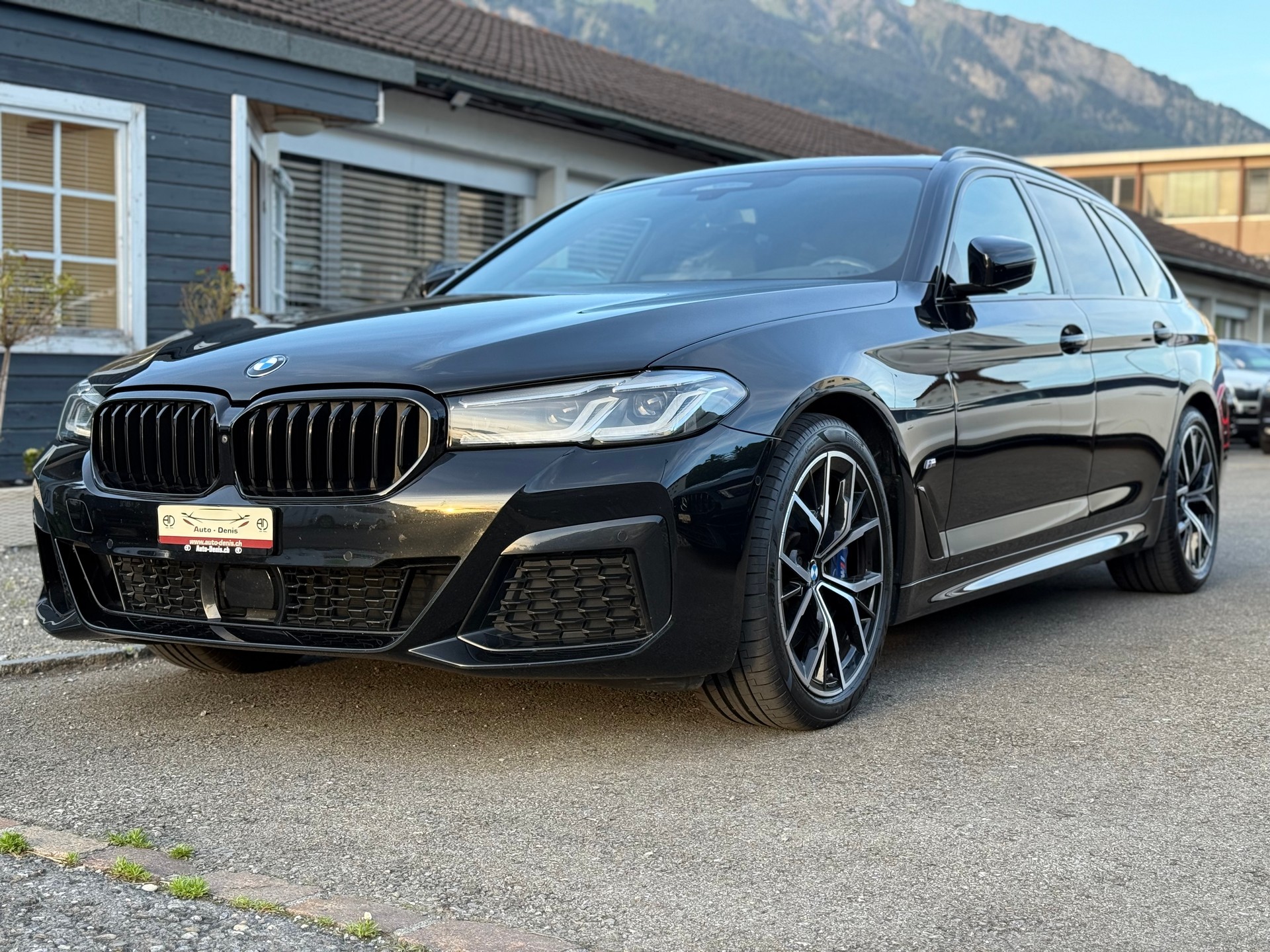 BMW 530i xDrive SAG Touring-image-0