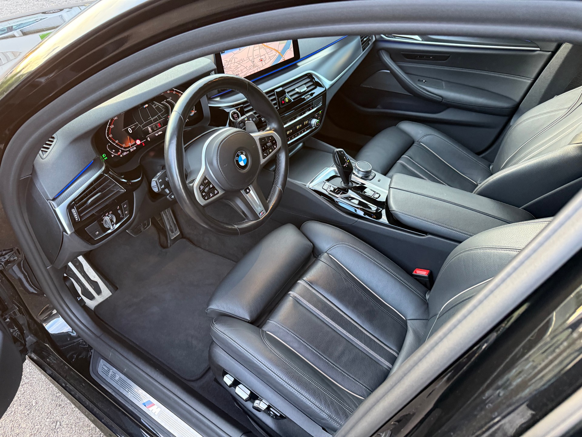 BMW 530i xDrive SAG Touring-image-14