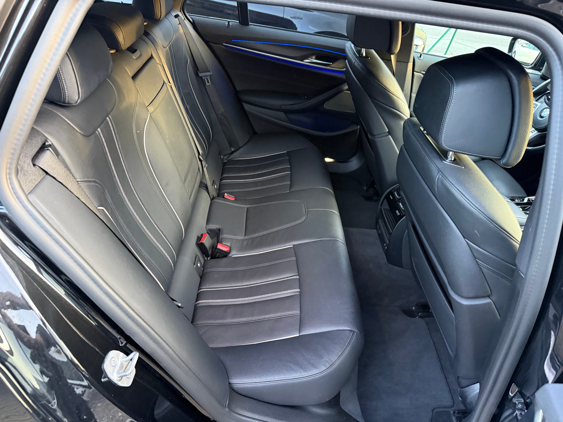 BMW 530i xDrive SAG Touring-image-20