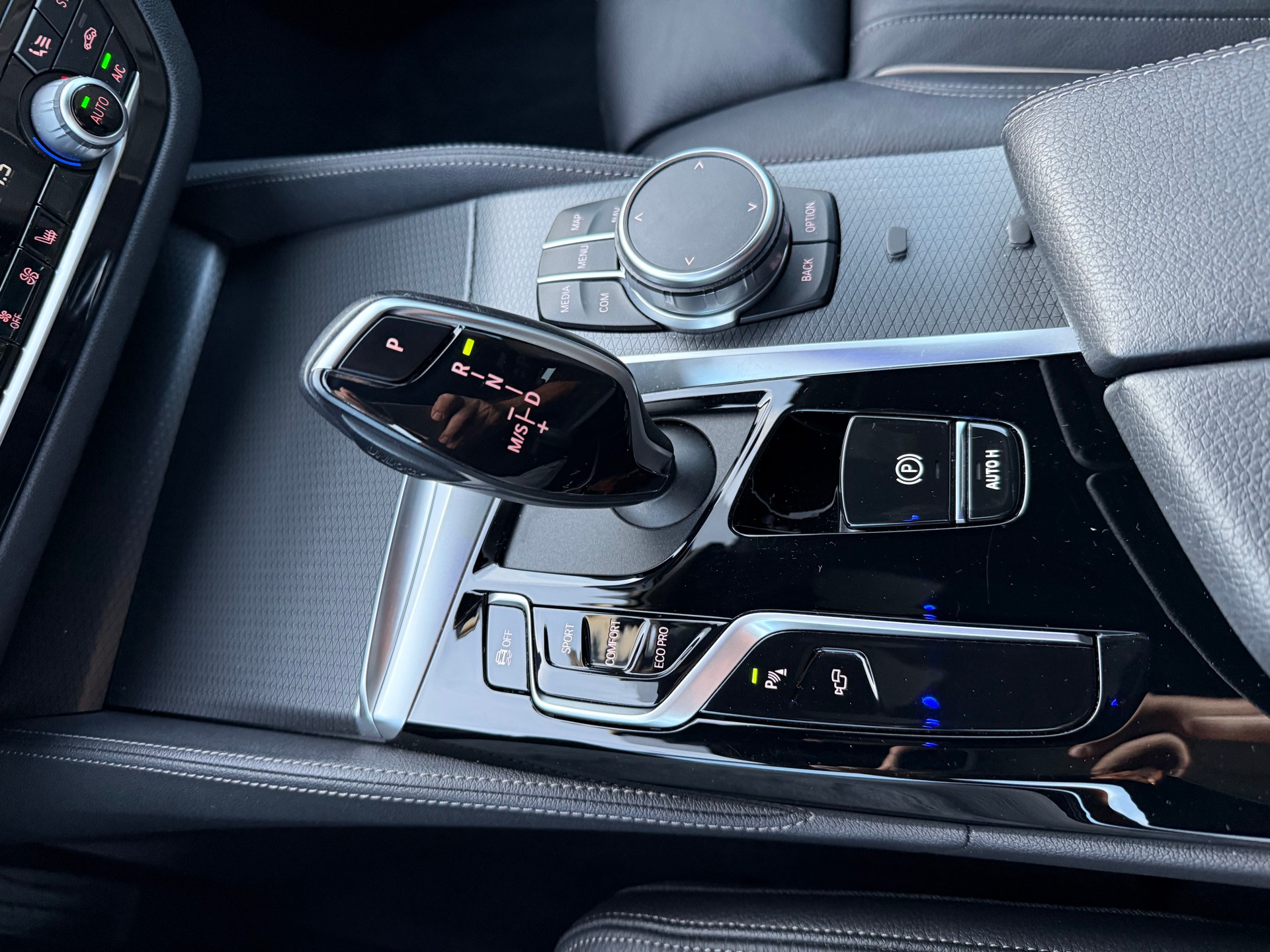 BMW 530i xDrive SAG Touring-image-25