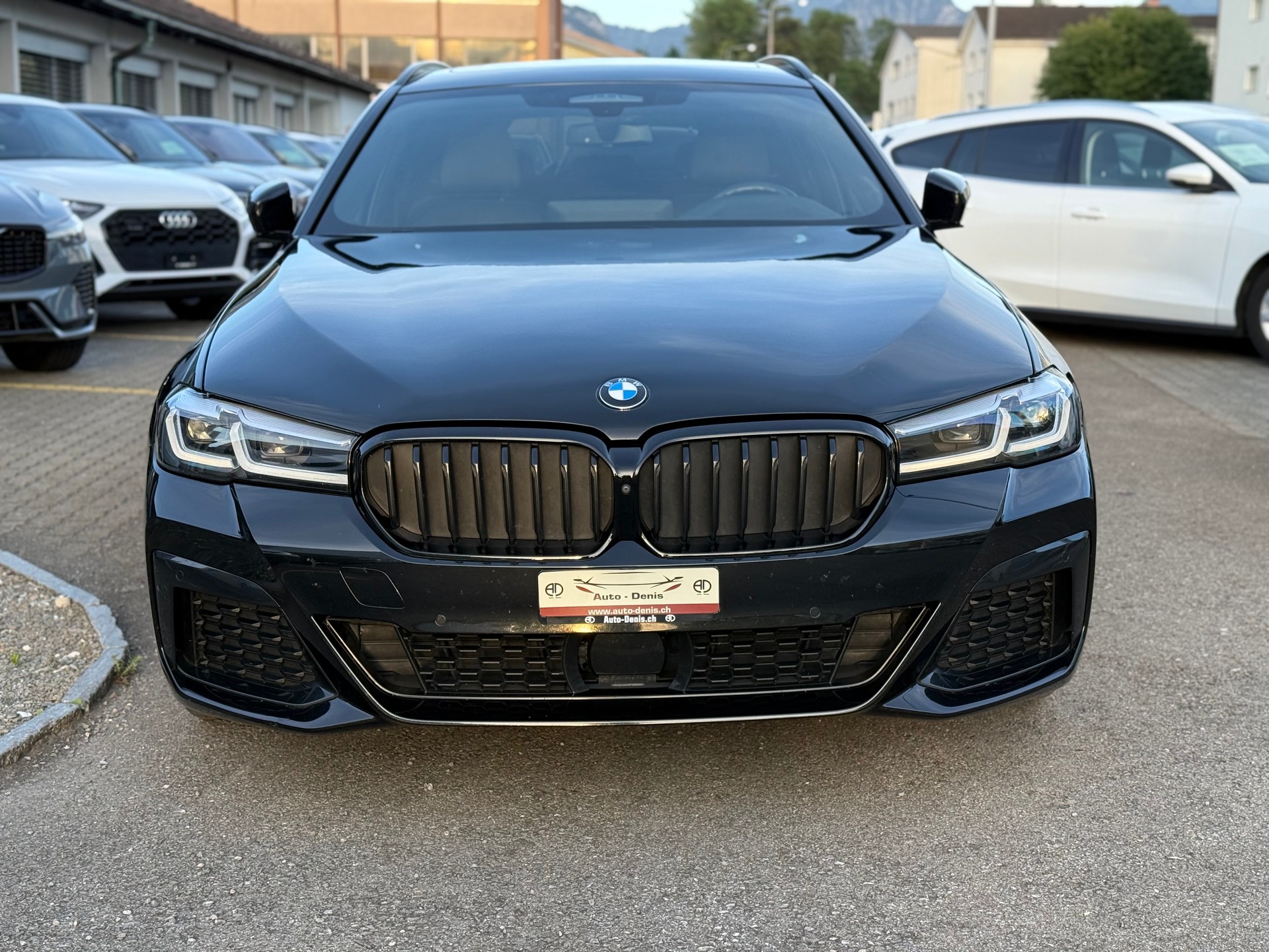 BMW 530i xDrive SAG Touring-image-2