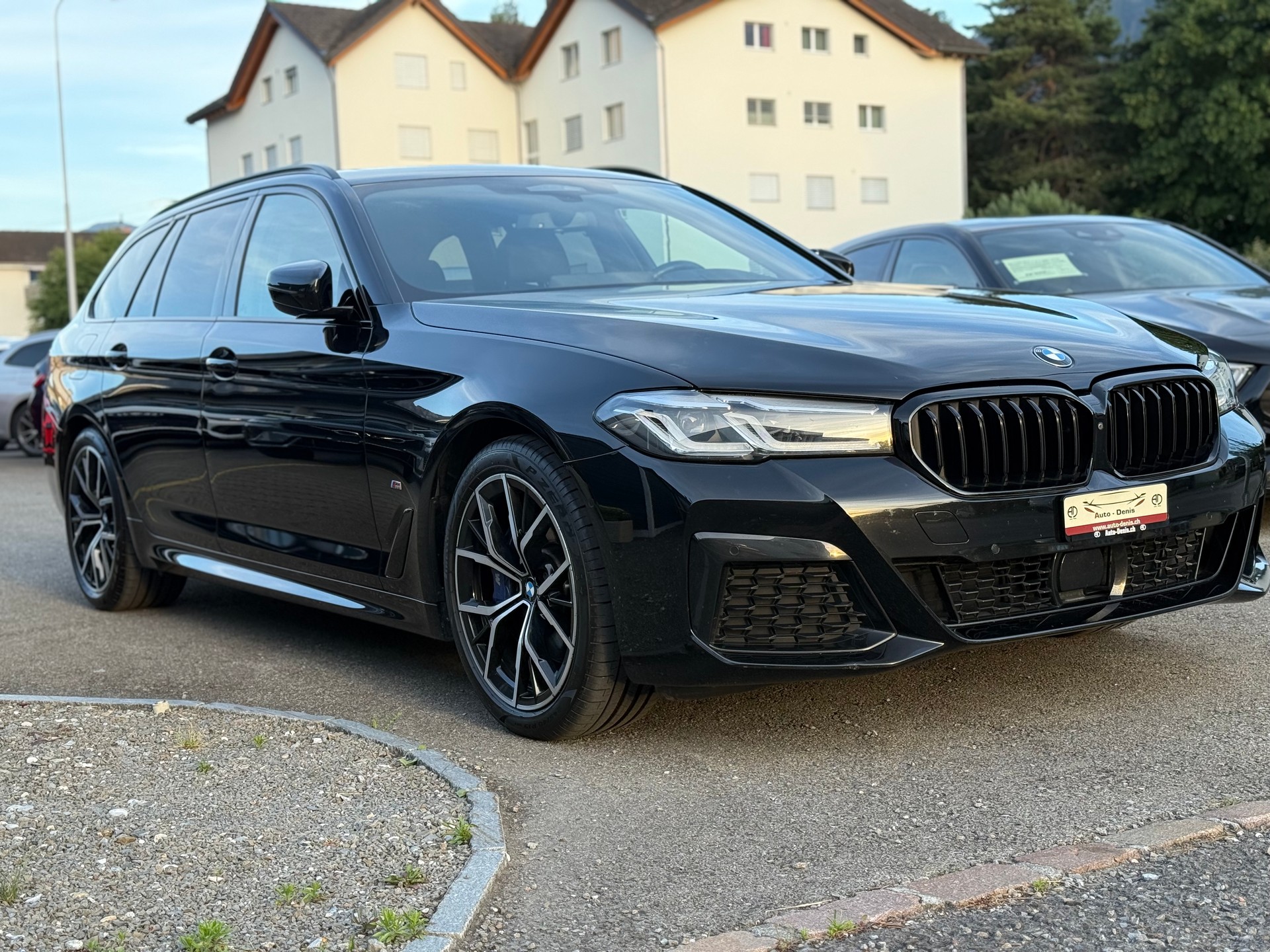 BMW 530i xDrive SAG Touring-image-3