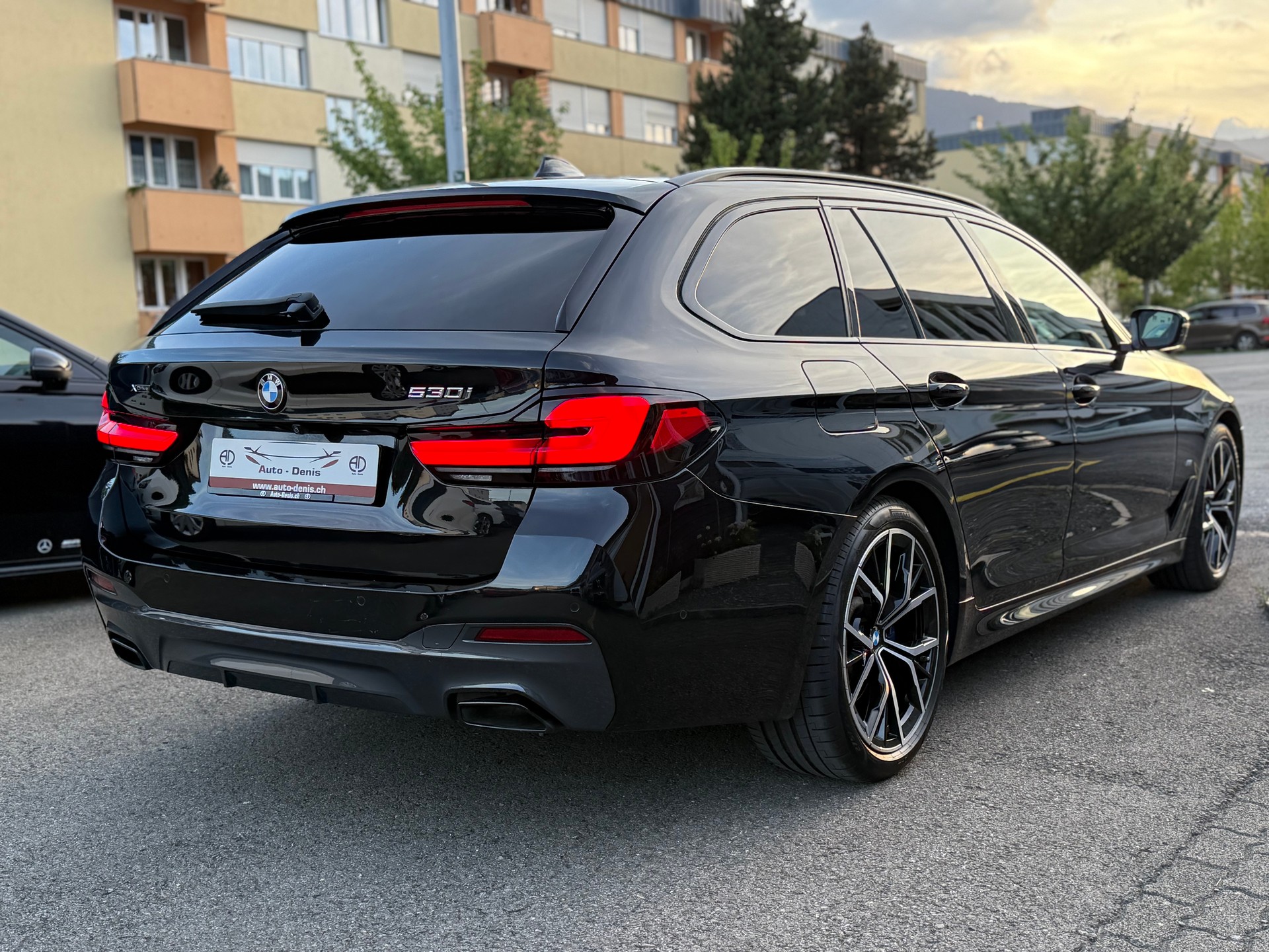 BMW 530i xDrive SAG Touring-image-5