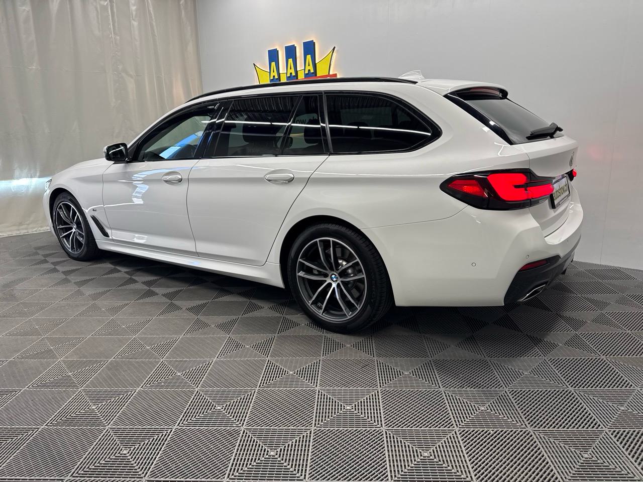 BMW 530i xDrive 48V Touring M Sport Steptronic-image-1