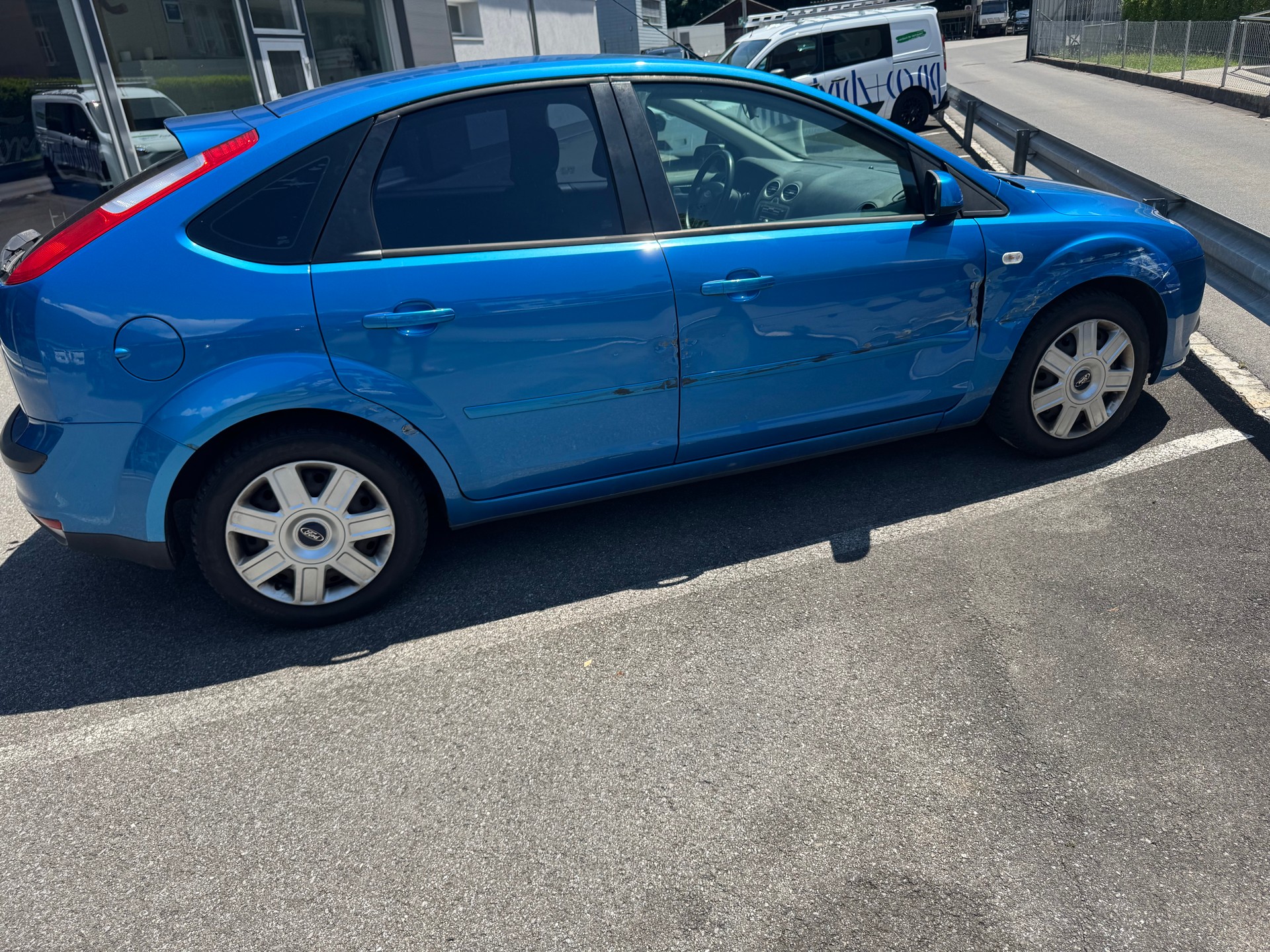 FORD Focus 2.0i Trend-image-4