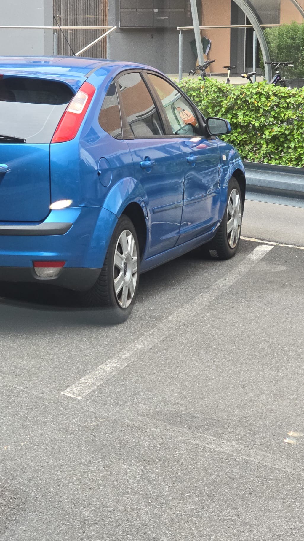 FORD Focus 2.0i Trend-image-2