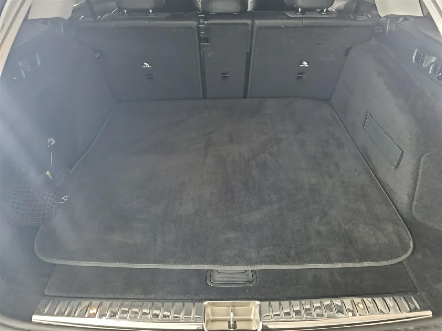 MERCEDES-BENZ E 220d SW Avantgarde Sport getönte Scheiben-image-11