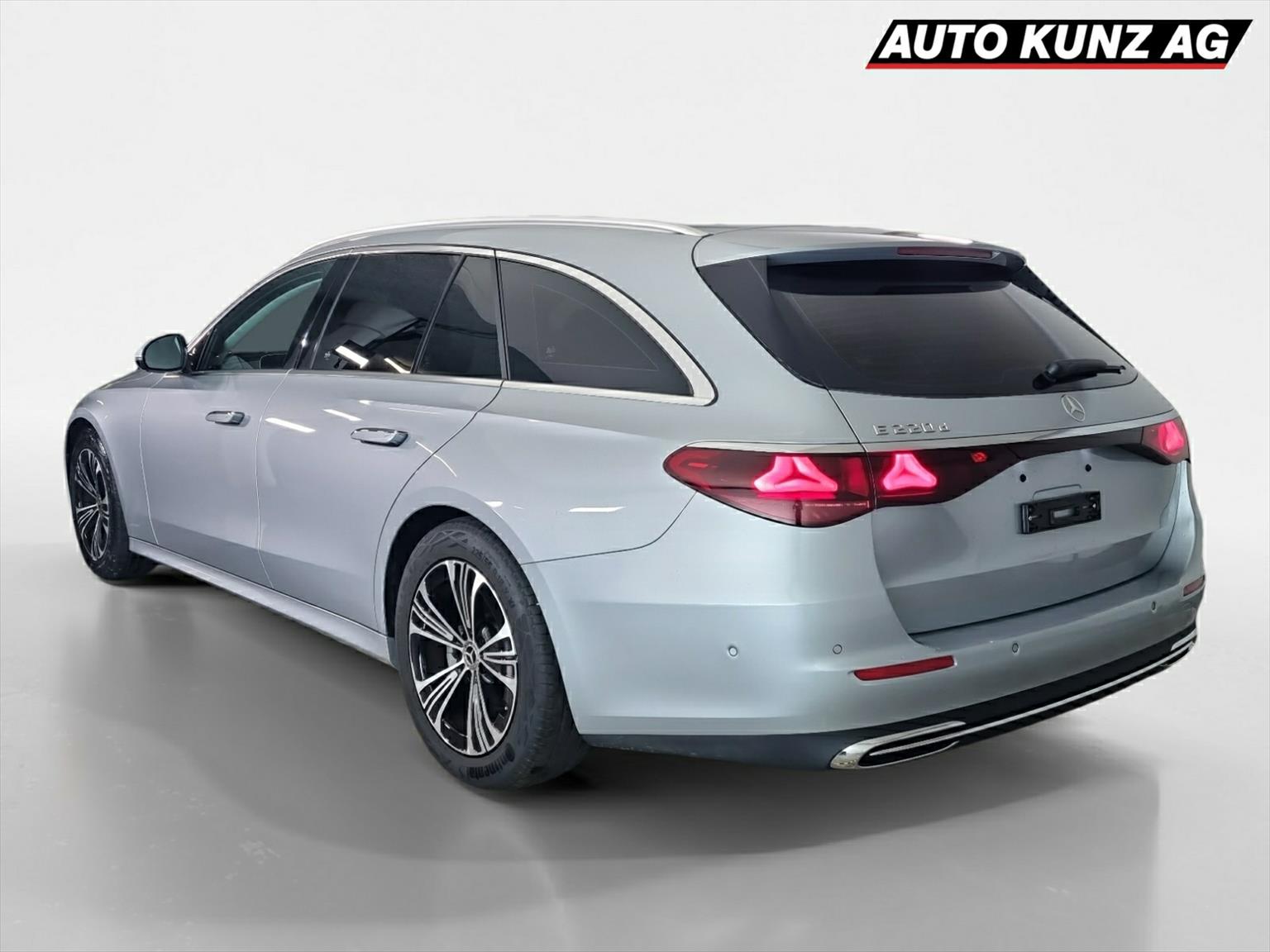 MERCEDES-BENZ E 220d SW Avantgarde Sport getönte Scheiben-image-1