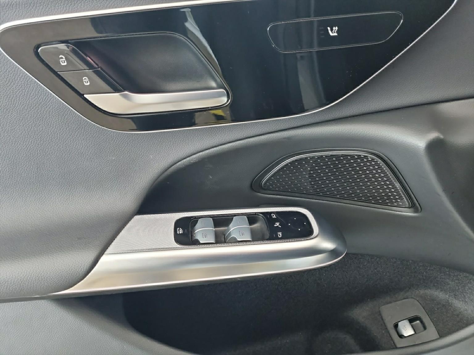 MERCEDES-BENZ E 220d SW Avantgarde Sport getönte Scheiben-image-8