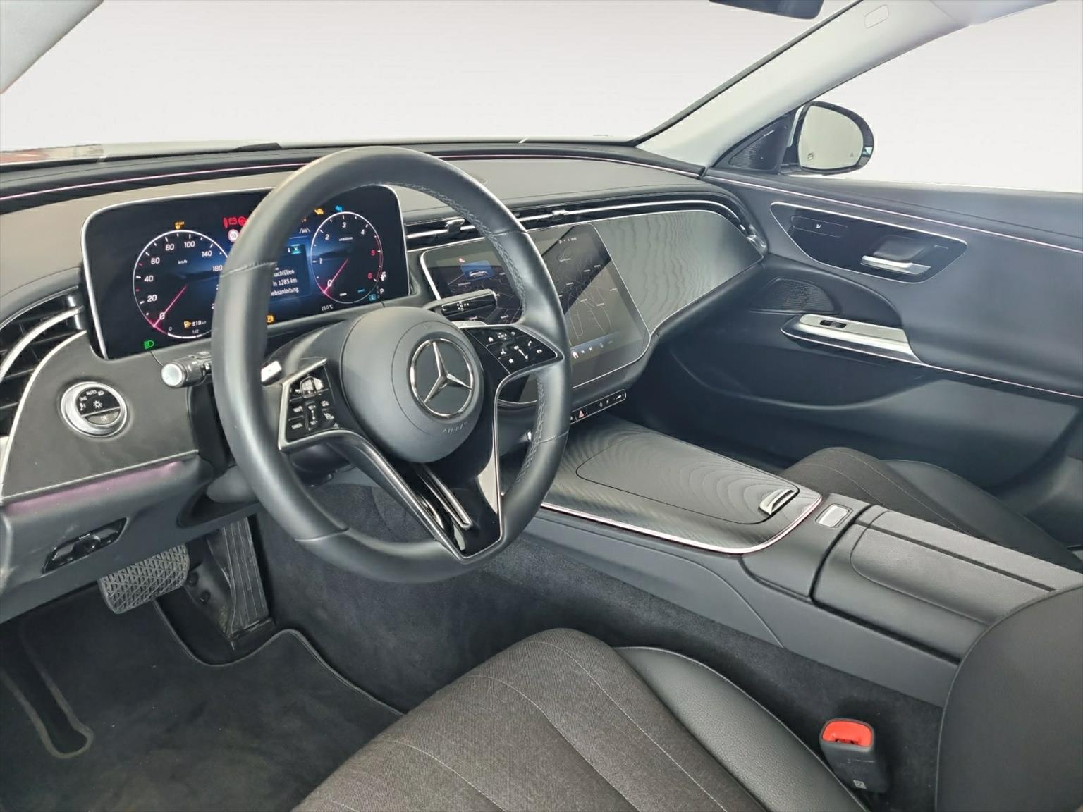 MERCEDES-BENZ E 220d SW Avantgarde Sport getönte Scheiben-image-4