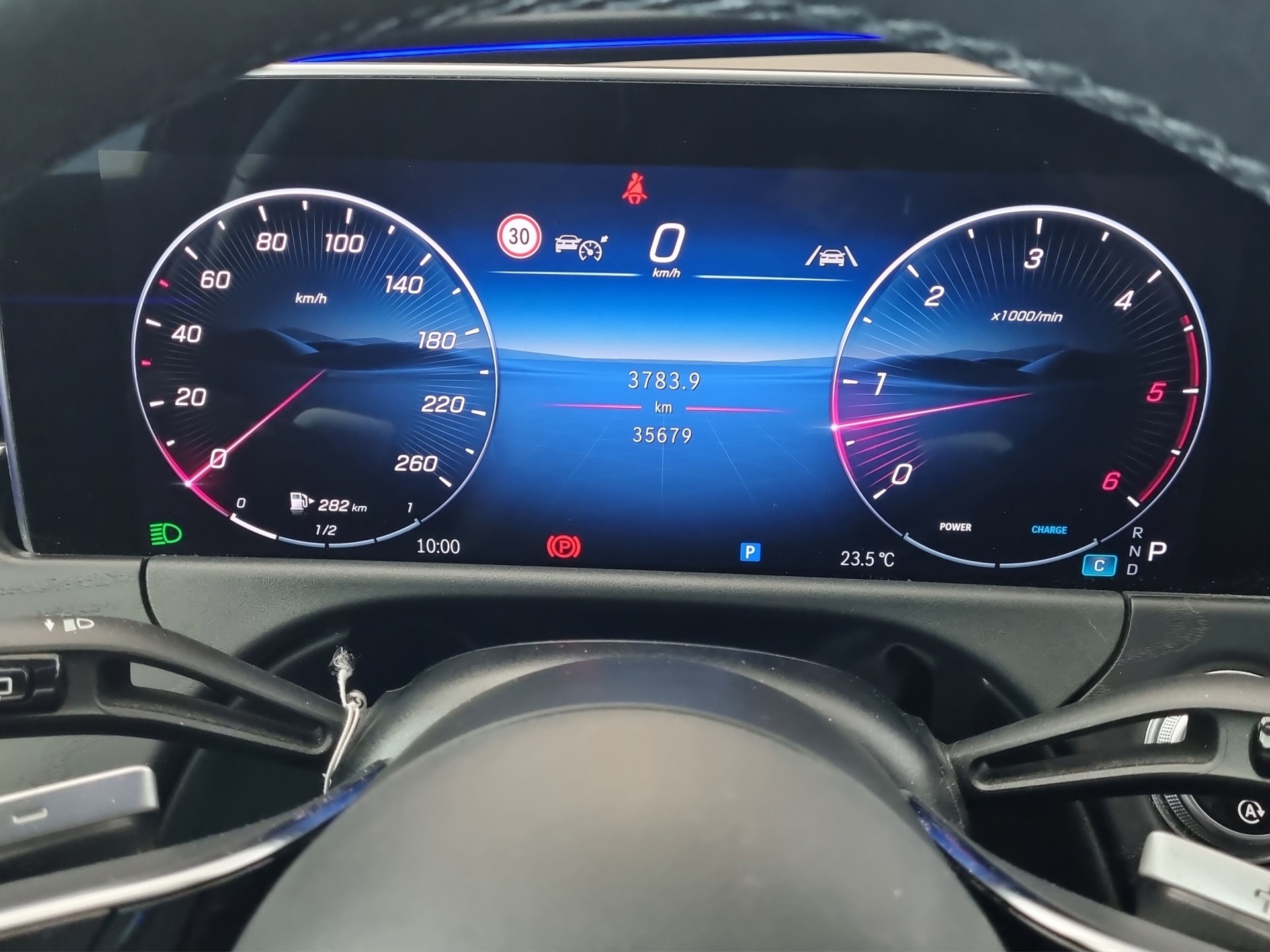 MERCEDES-BENZ E 220d SW Avantgarde Sport getönte Scheiben-image-10
