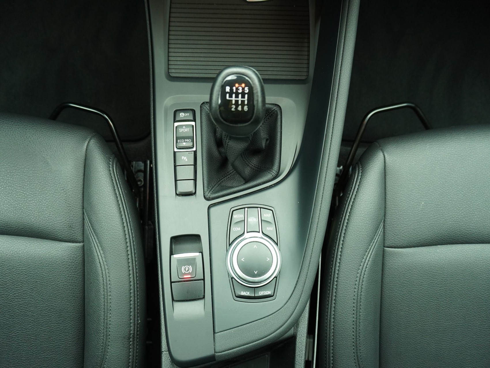 BMW X1 18i sDrive-image-14
