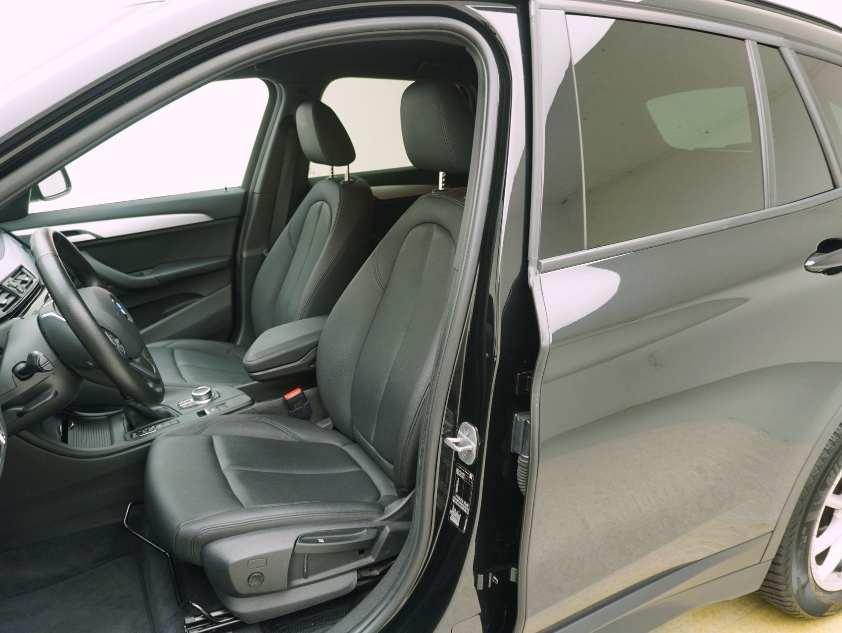 BMW X1 18i sDrive-image-8