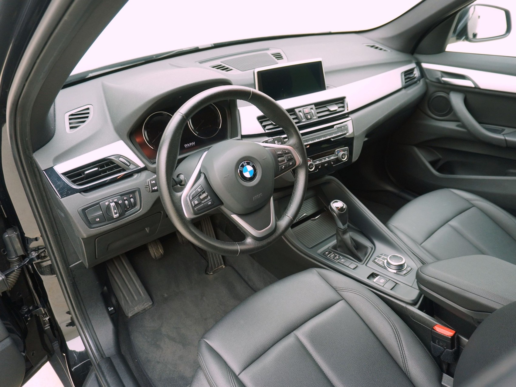 BMW X1 18i sDrive-image-9