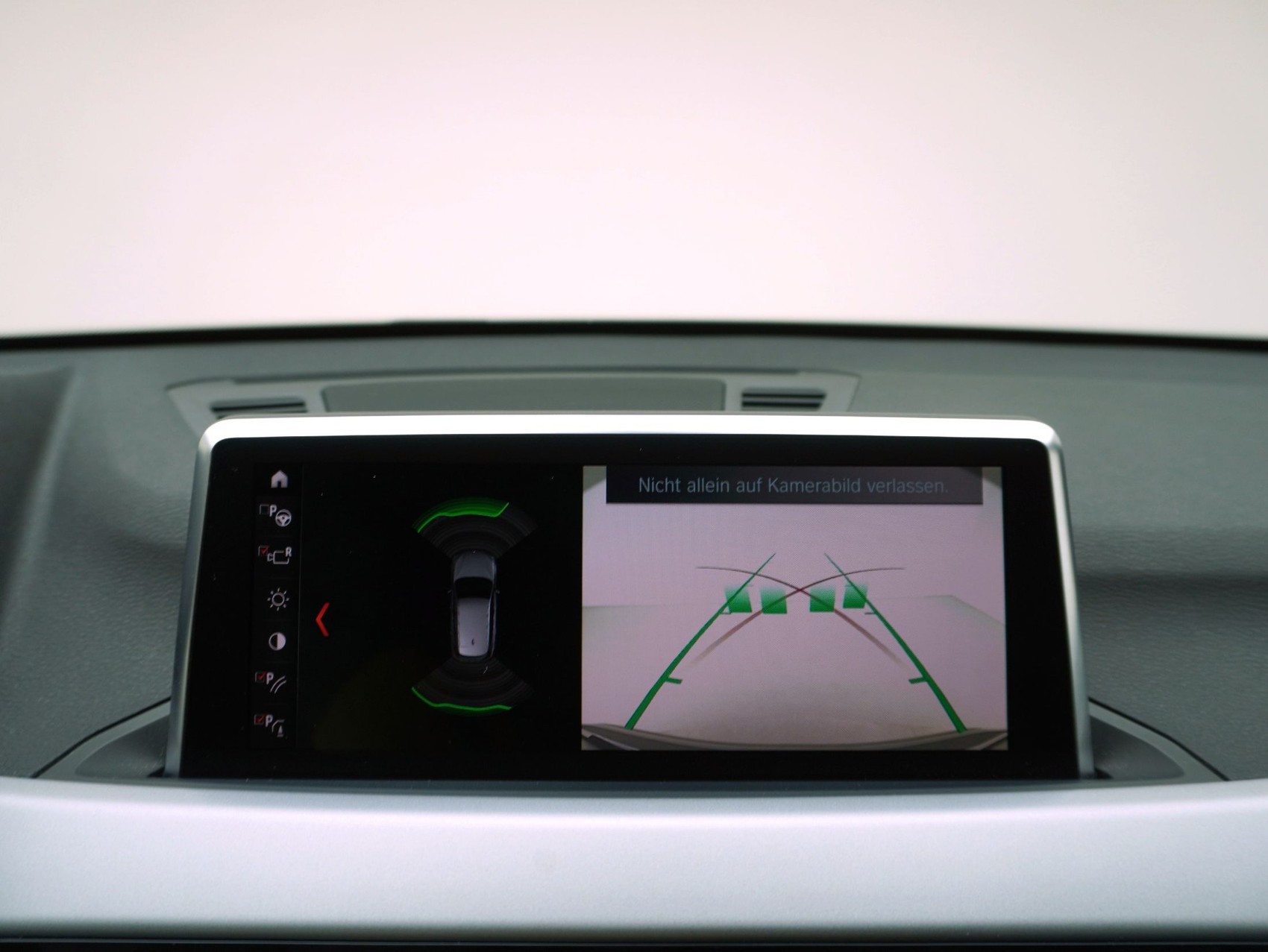 BMW X1 18i sDrive-image-16