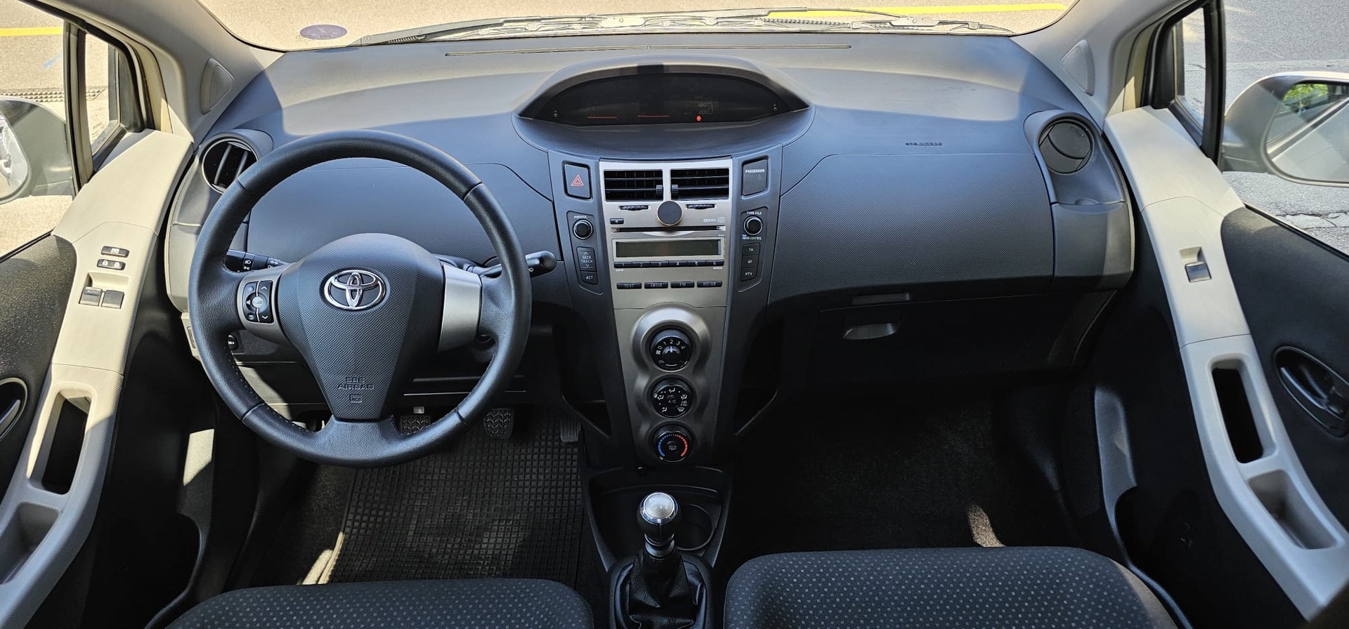 TOYOTA Yaris 1.33 Linea Sol-image-11