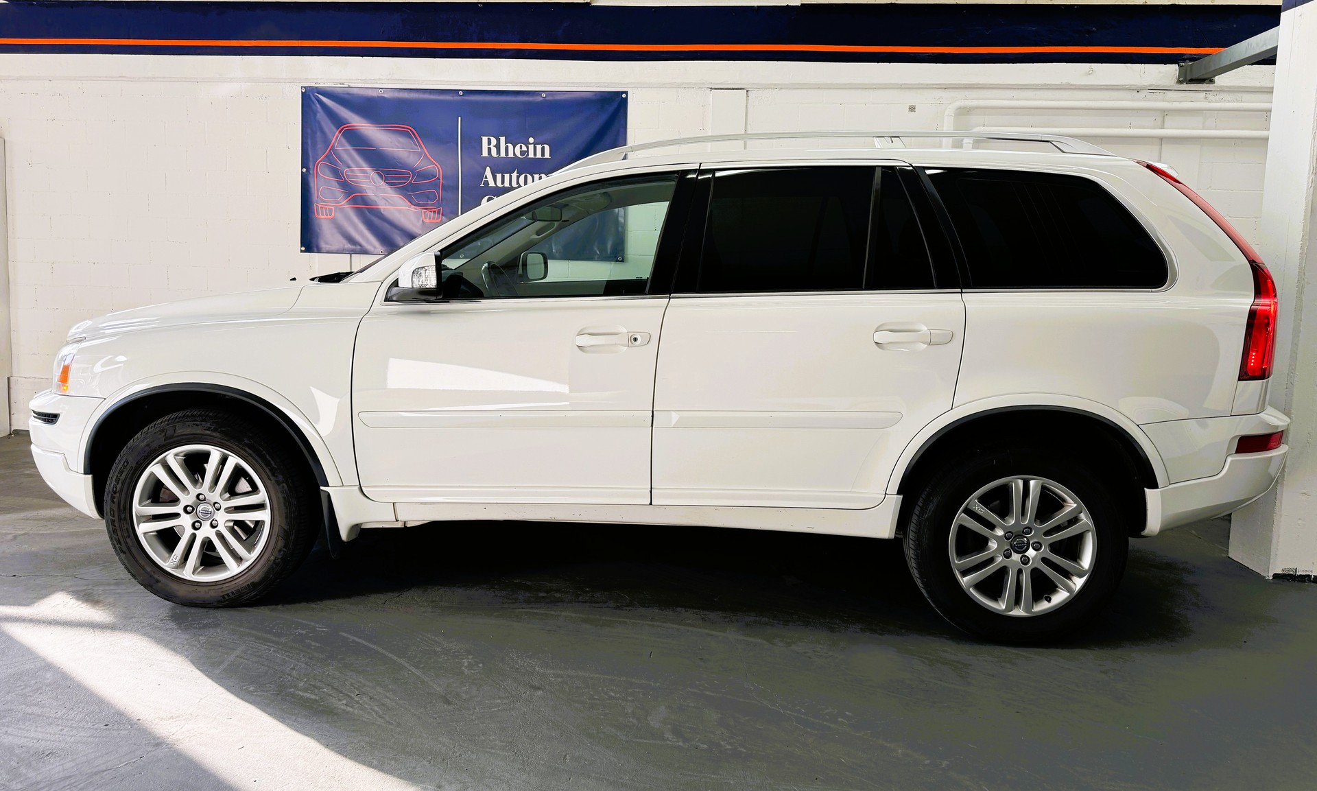VOLVO XC90 D5 AWD Momentum Geartronic-image-2
