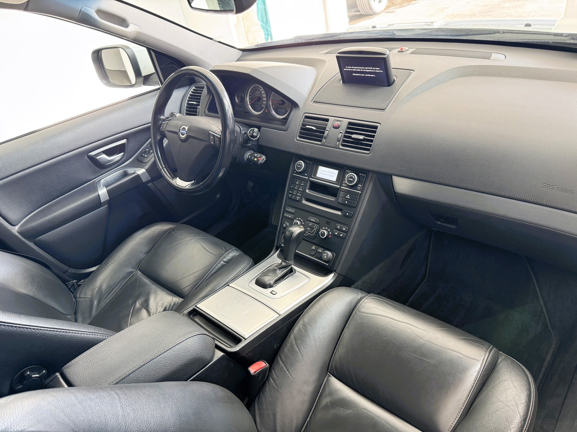 VOLVO XC90 D5 AWD Momentum Geartronic-image-11