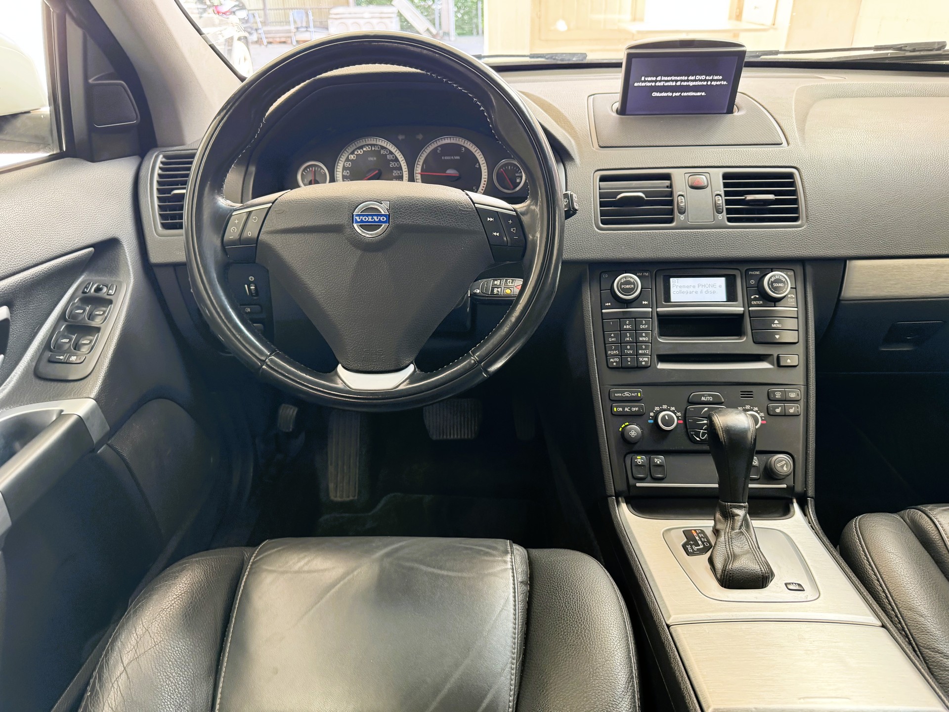 VOLVO XC90 D5 AWD Momentum Geartronic-image-9