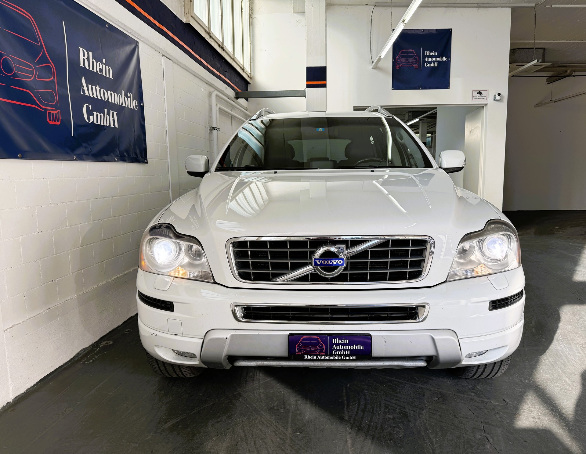 VOLVO XC90 D5 AWD Momentum Geartronic-image-1