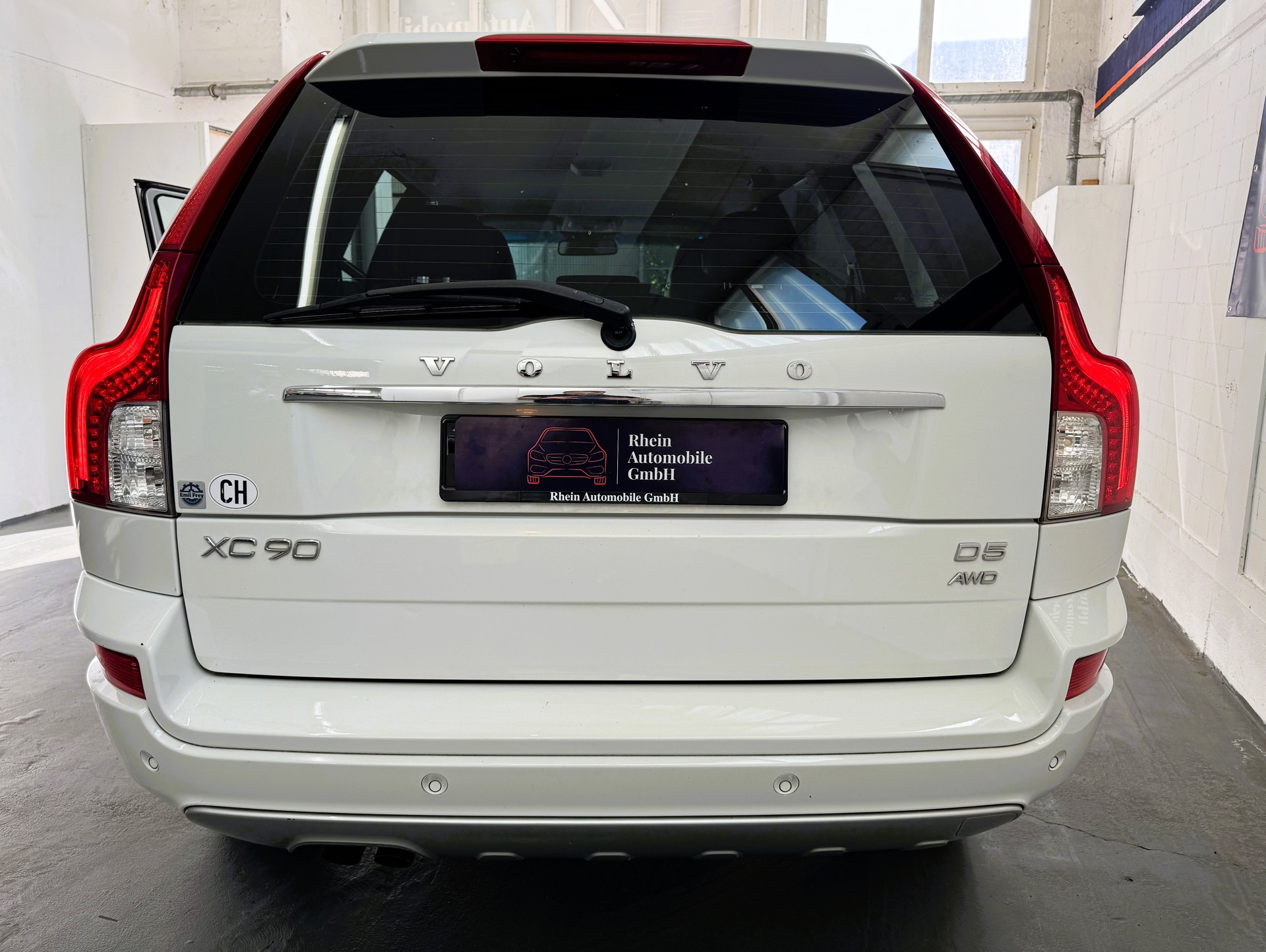 VOLVO XC90 D5 AWD Momentum Geartronic-image-4