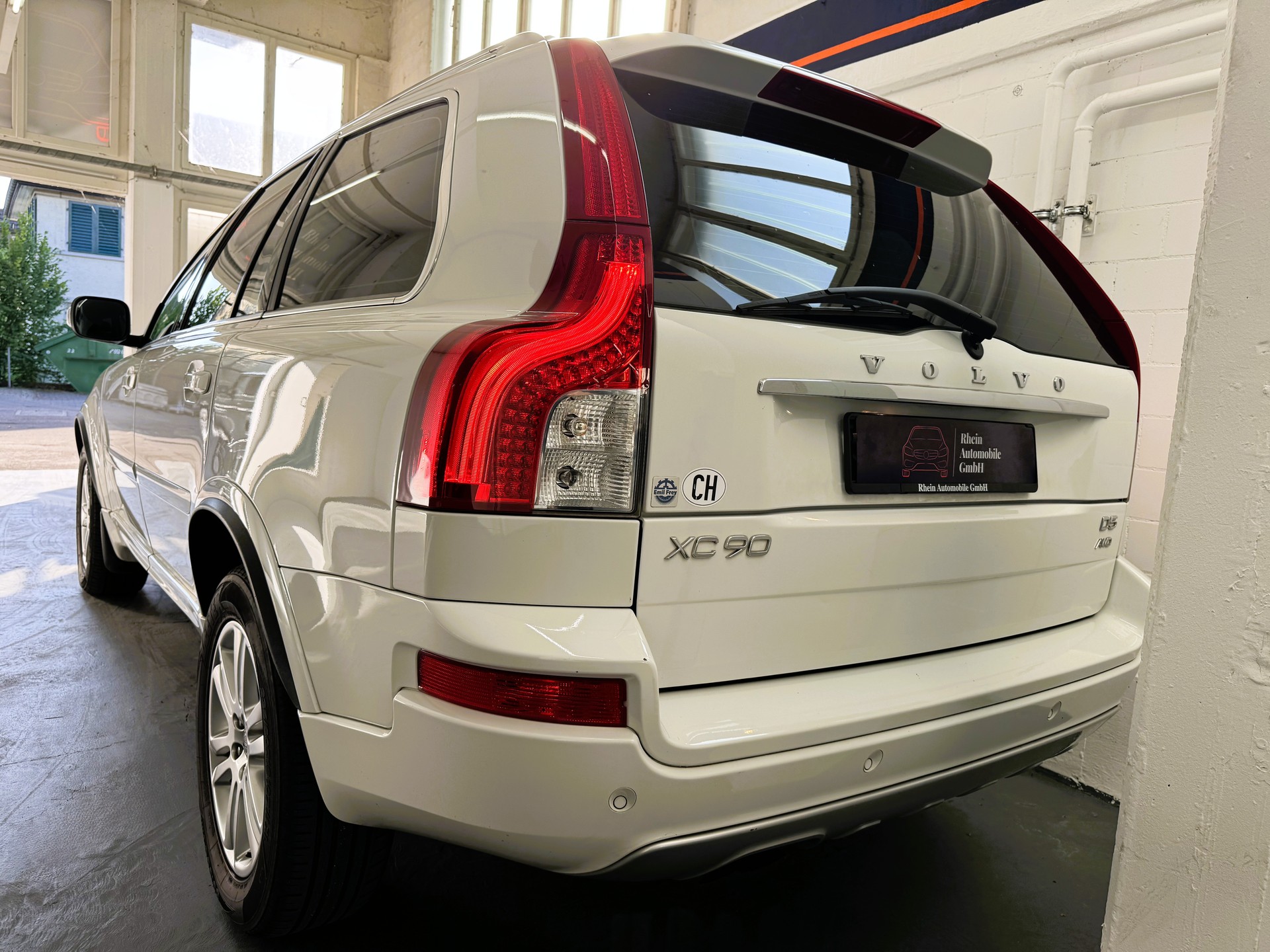 VOLVO XC90 D5 AWD Momentum Geartronic-image-3