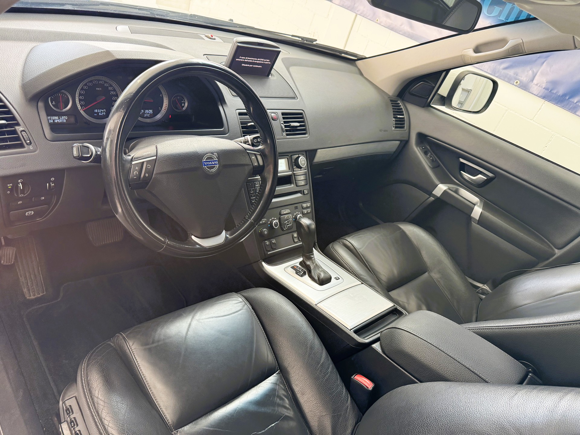 VOLVO XC90 D5 AWD Momentum Geartronic-image-6