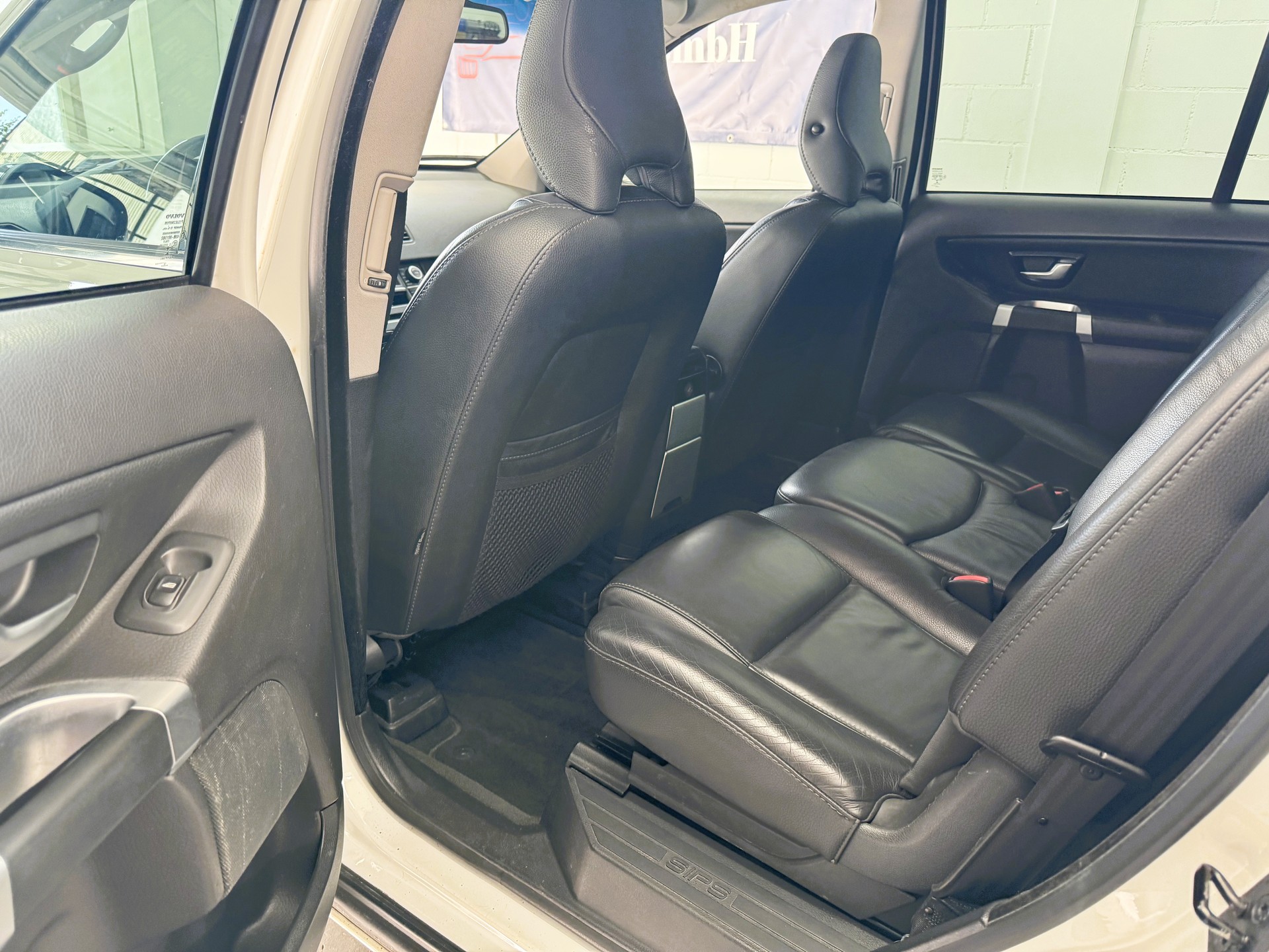VOLVO XC90 D5 AWD Momentum Geartronic-image-7
