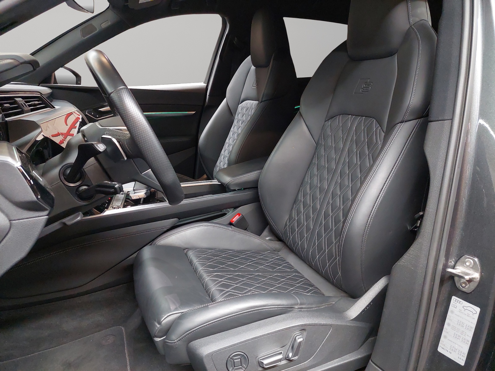 AUDI e-tron 55 S Line Black Edition quattro-image-5