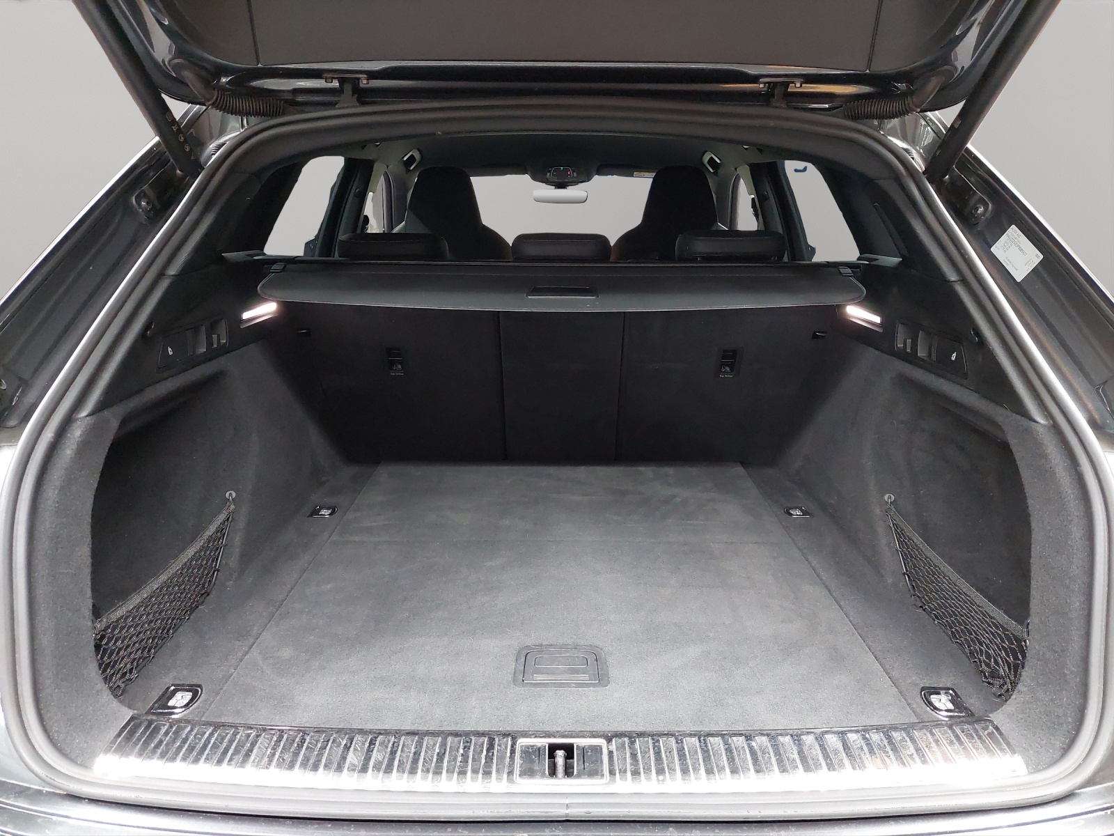 AUDI e-tron 55 S Line Black Edition quattro-image-11