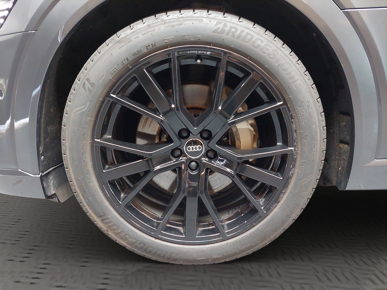 AUDI e-tron 55 S Line Black Edition quattro-image-12