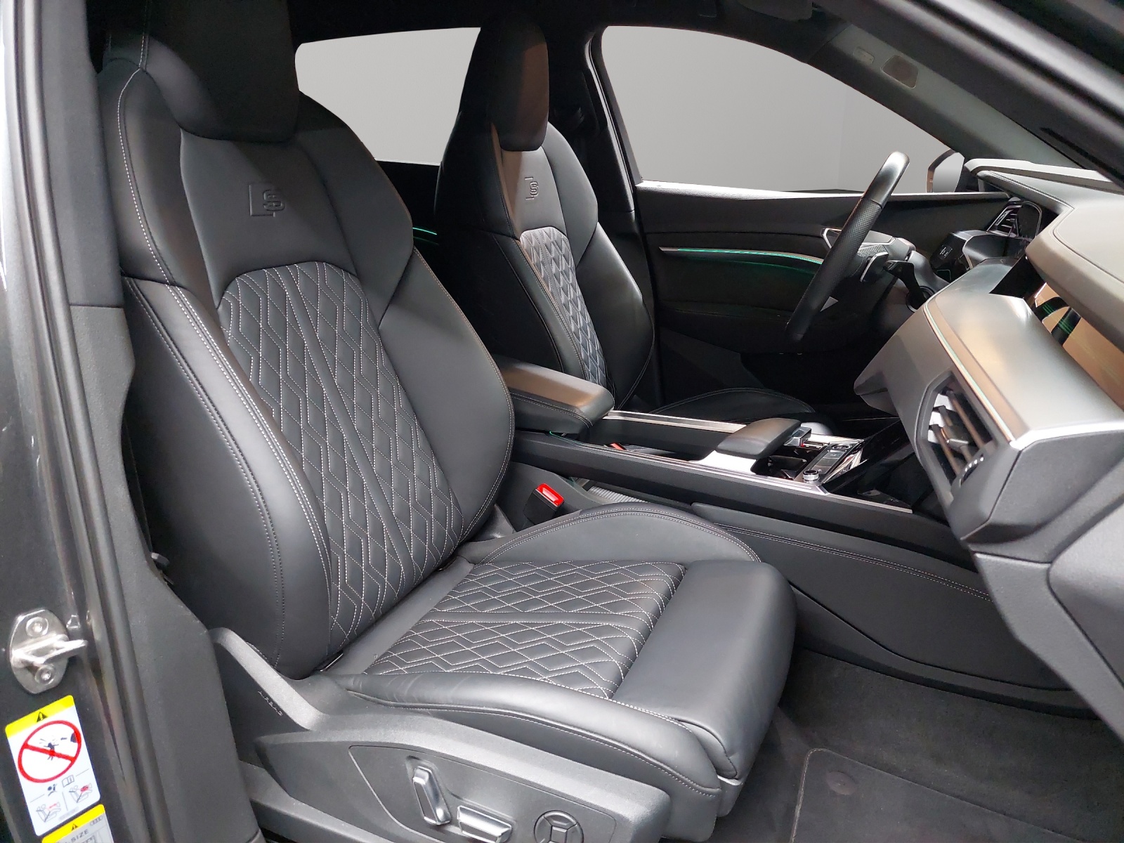 AUDI e-tron 55 S Line Black Edition quattro-image-8