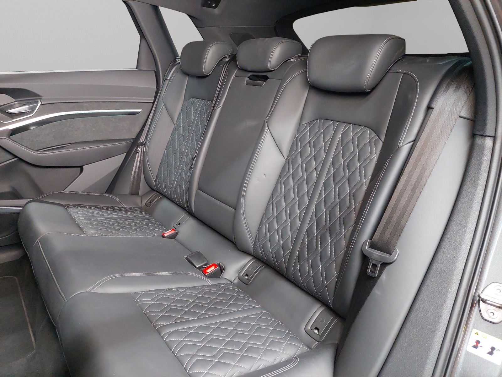 AUDI e-tron 55 S Line Black Edition quattro-image-7