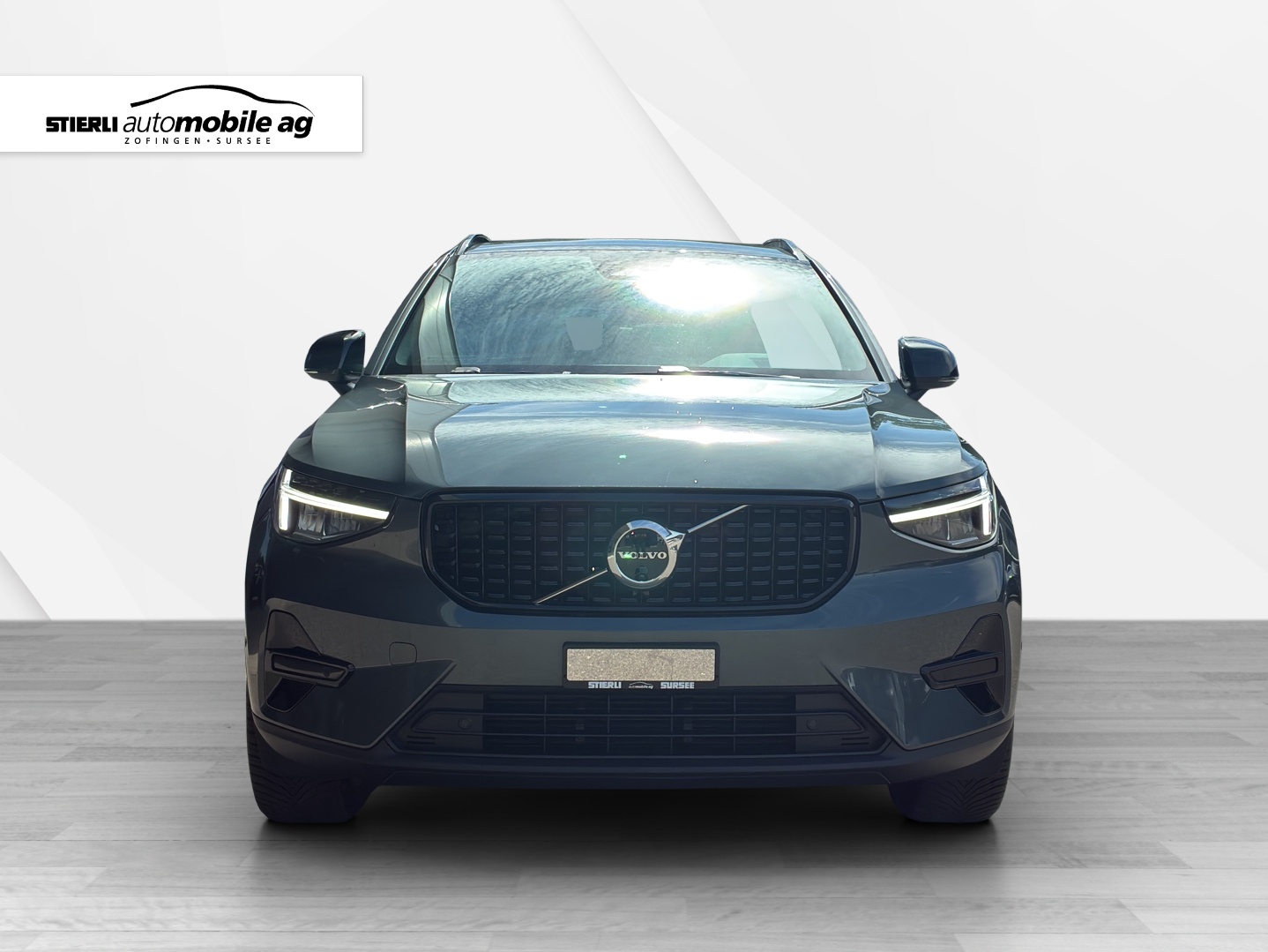 VOLVO XC40 2.0 B3 MH Plus Dark-image-1