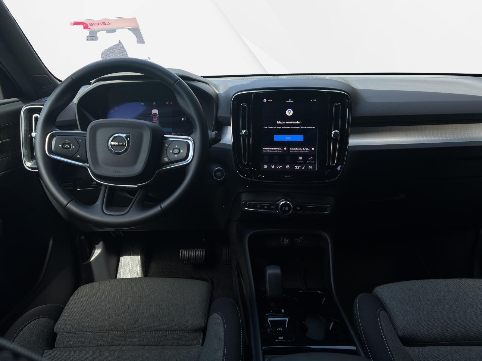 VOLVO XC40 2.0 B3 MH Plus Dark-image-10