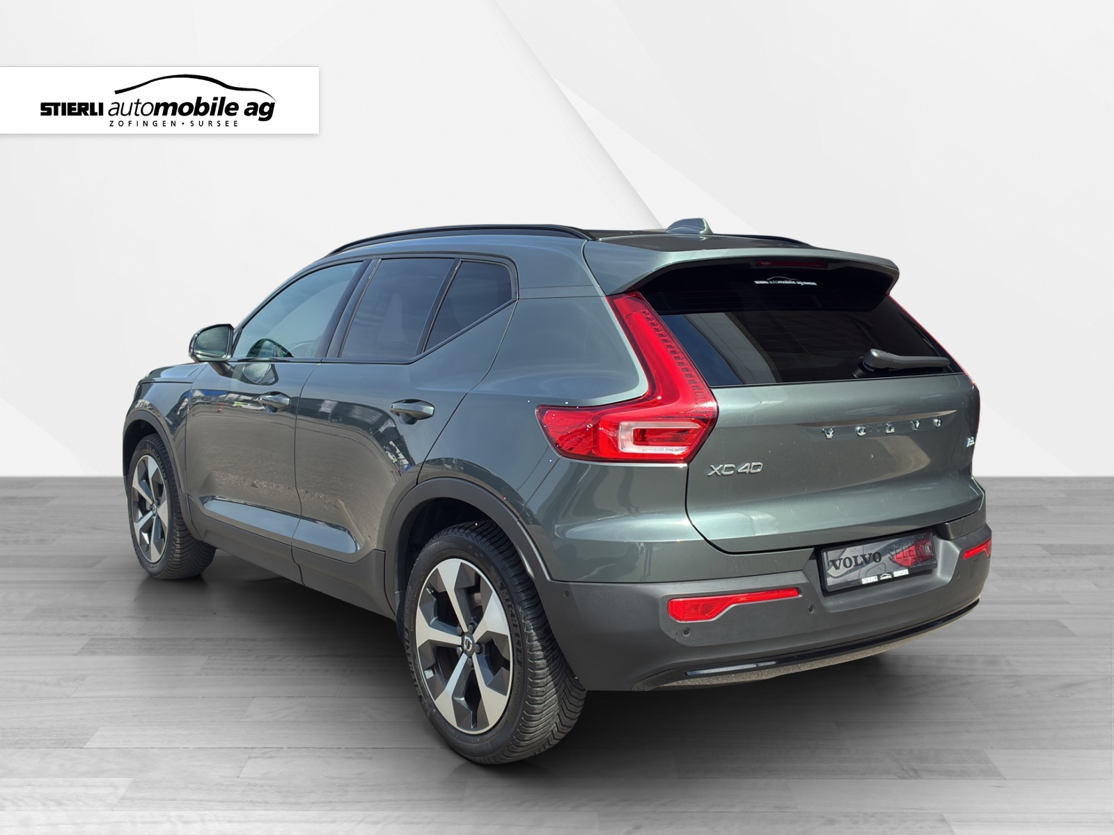 VOLVO XC40 2.0 B3 MH Plus Dark-image-6