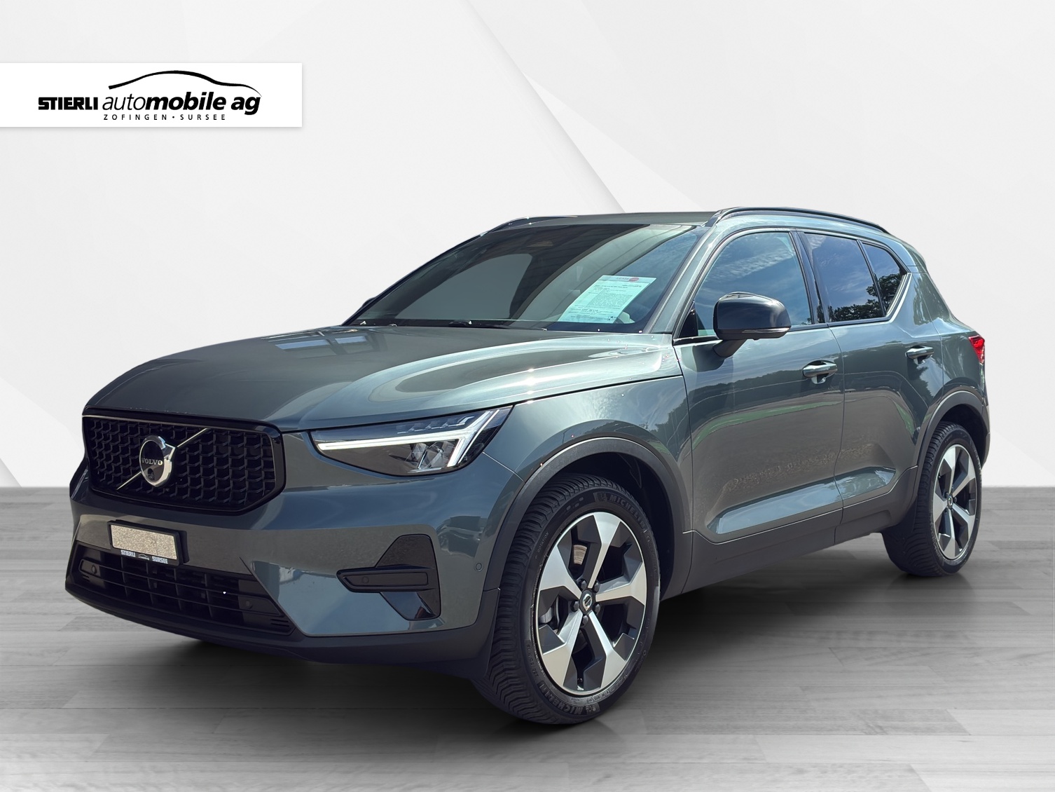 VOLVO XC40 2.0 B3 MH Plus Dark-image-0
