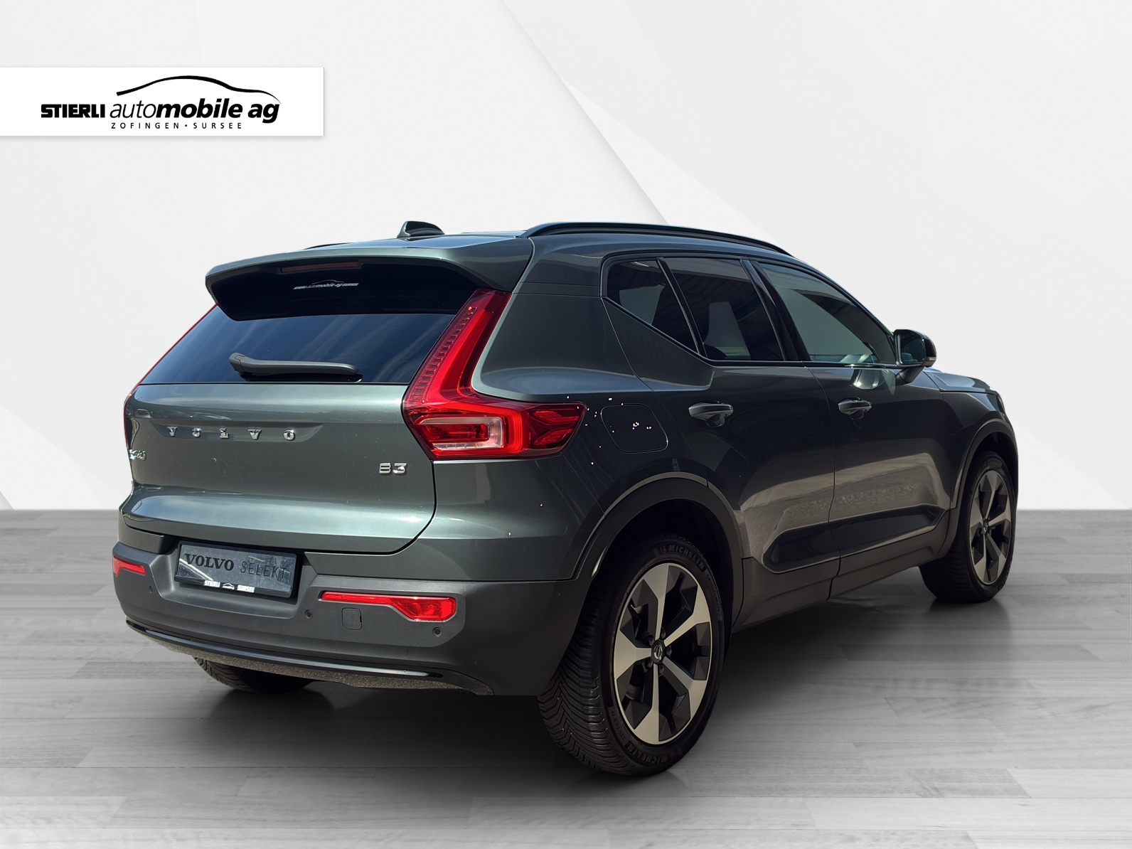VOLVO XC40 2.0 B3 MH Plus Dark-image-4