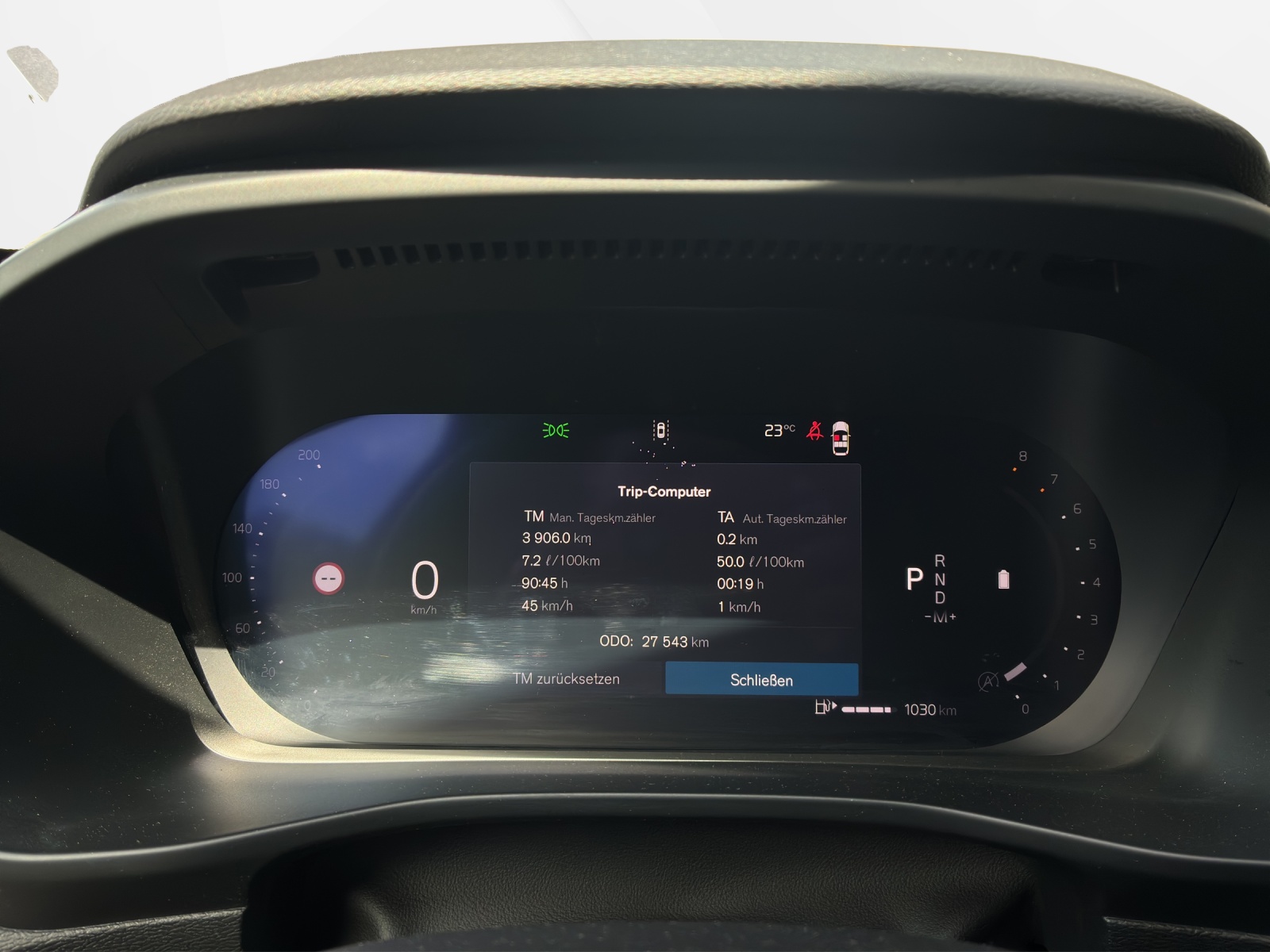 VOLVO XC40 2.0 B3 MH Plus Dark-image-14