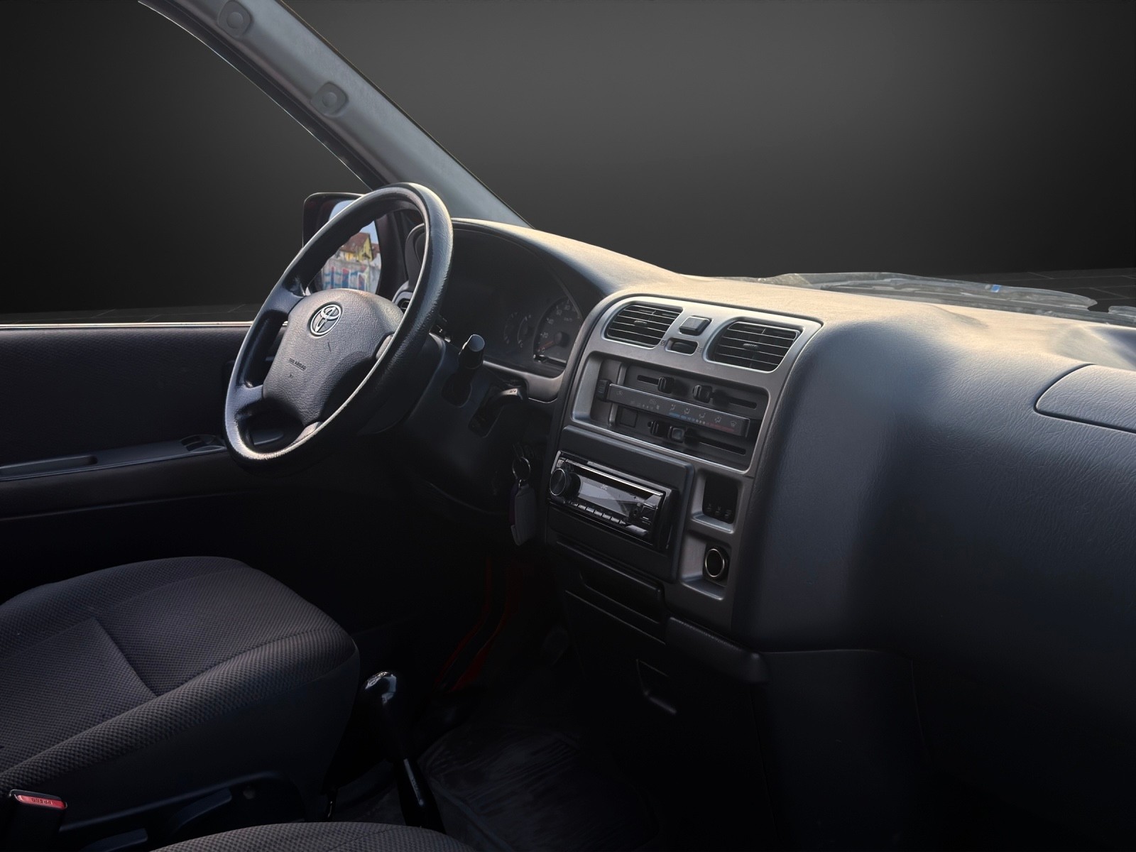 TOYOTA Hiace D-4D Van 4WD SWB-image-9