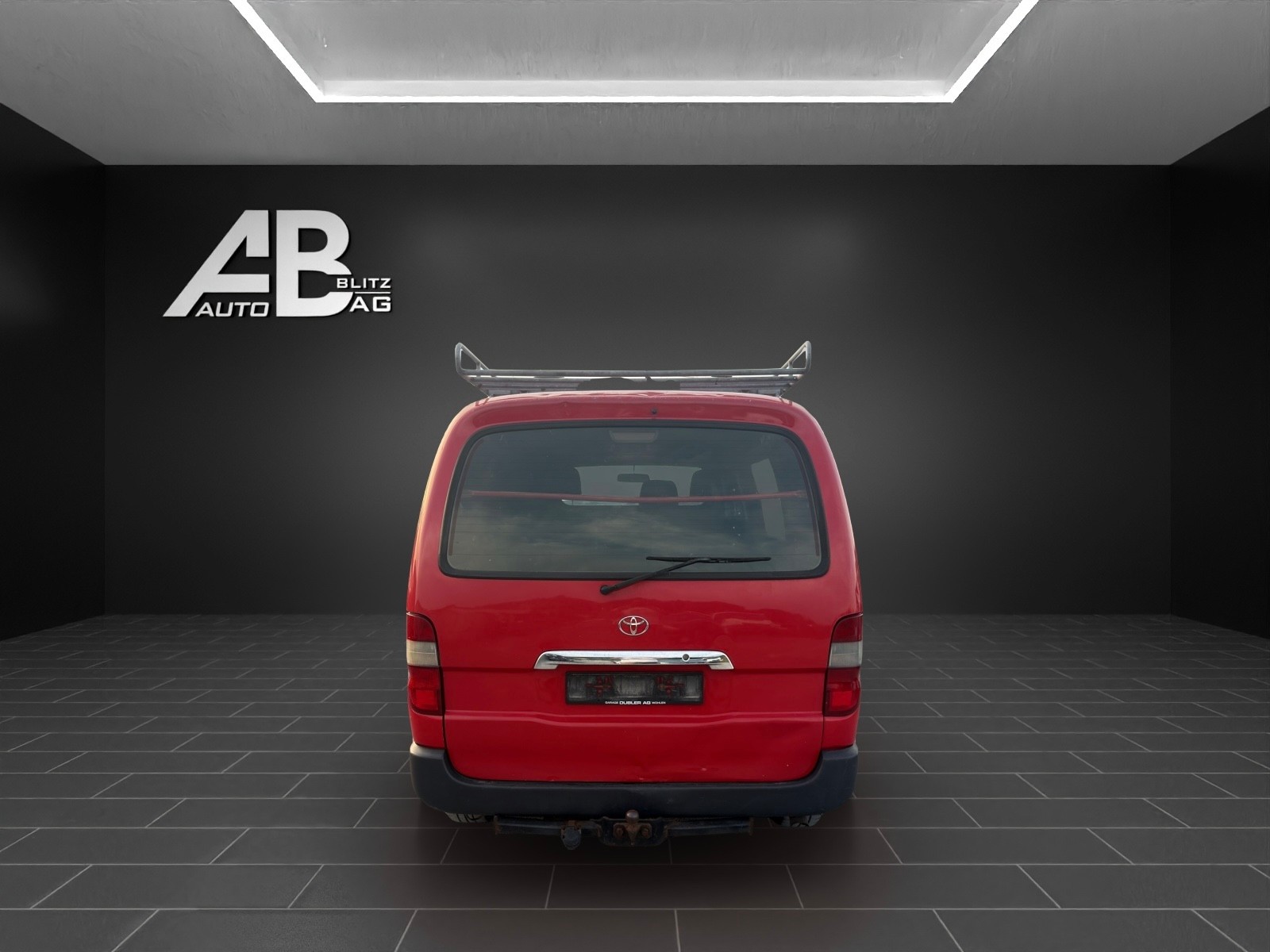 TOYOTA Hiace D-4D Van 4WD SWB-image-3