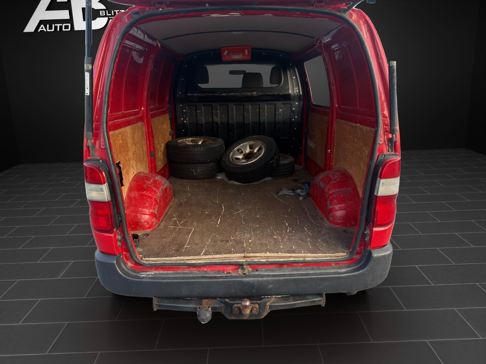 TOYOTA Hiace D-4D Van 4WD SWB-image-11