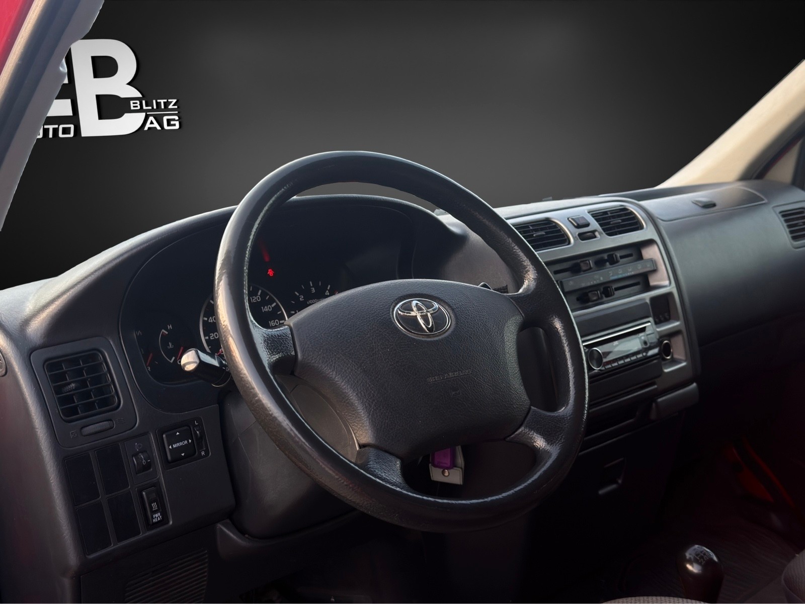 TOYOTA Hiace D-4D Van 4WD SWB-image-7